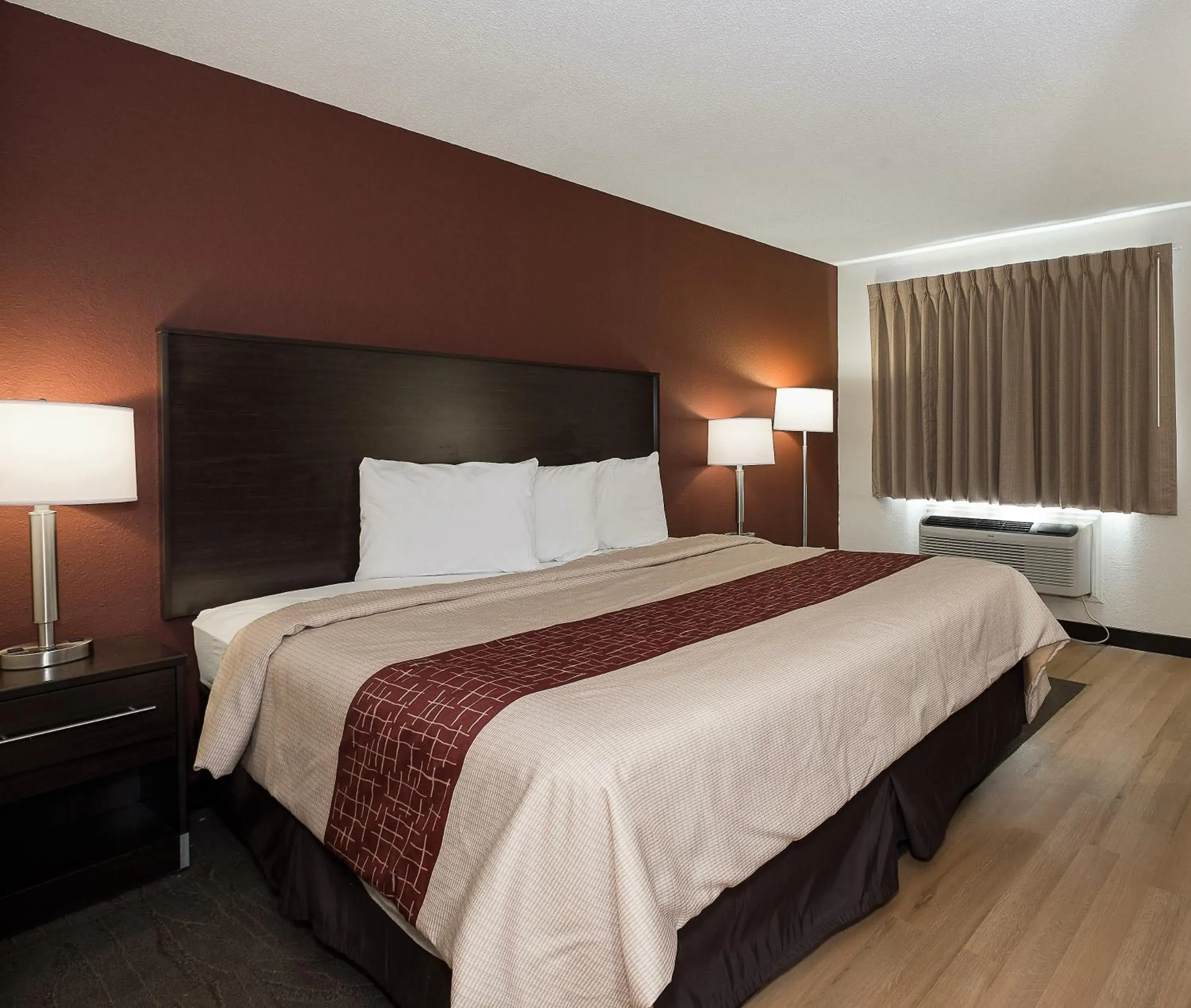 Standard King Room Non-Smoking in Red Roof Inn Dayton Huber Heights Standard King Room Non-Smoking in Red Roof Inn Dayton Huber Heights