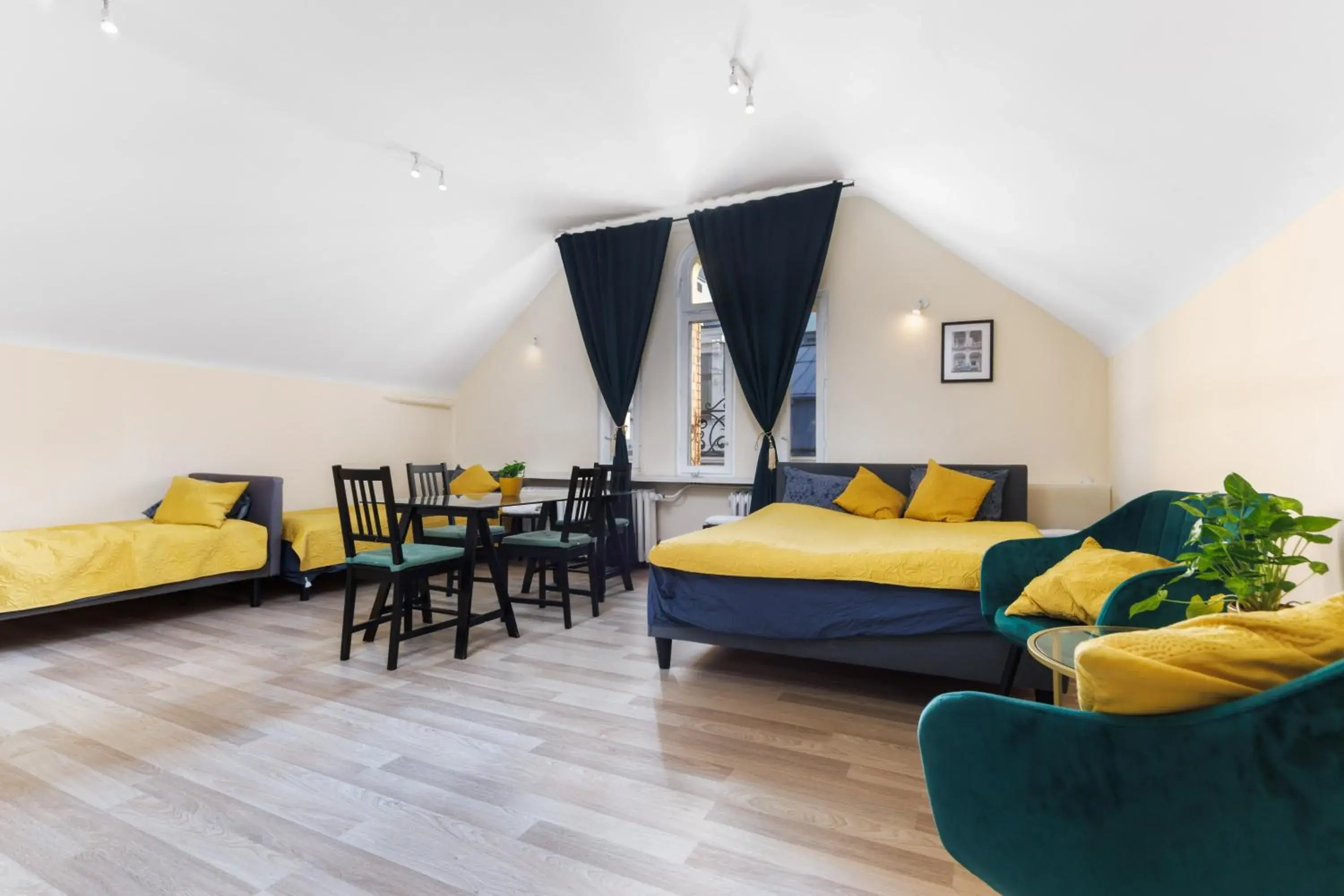 Deluxe Quadruple Room in Moon Hostel Warszawa Deluxe Quadruple Room in Moon Hostel Warszawa