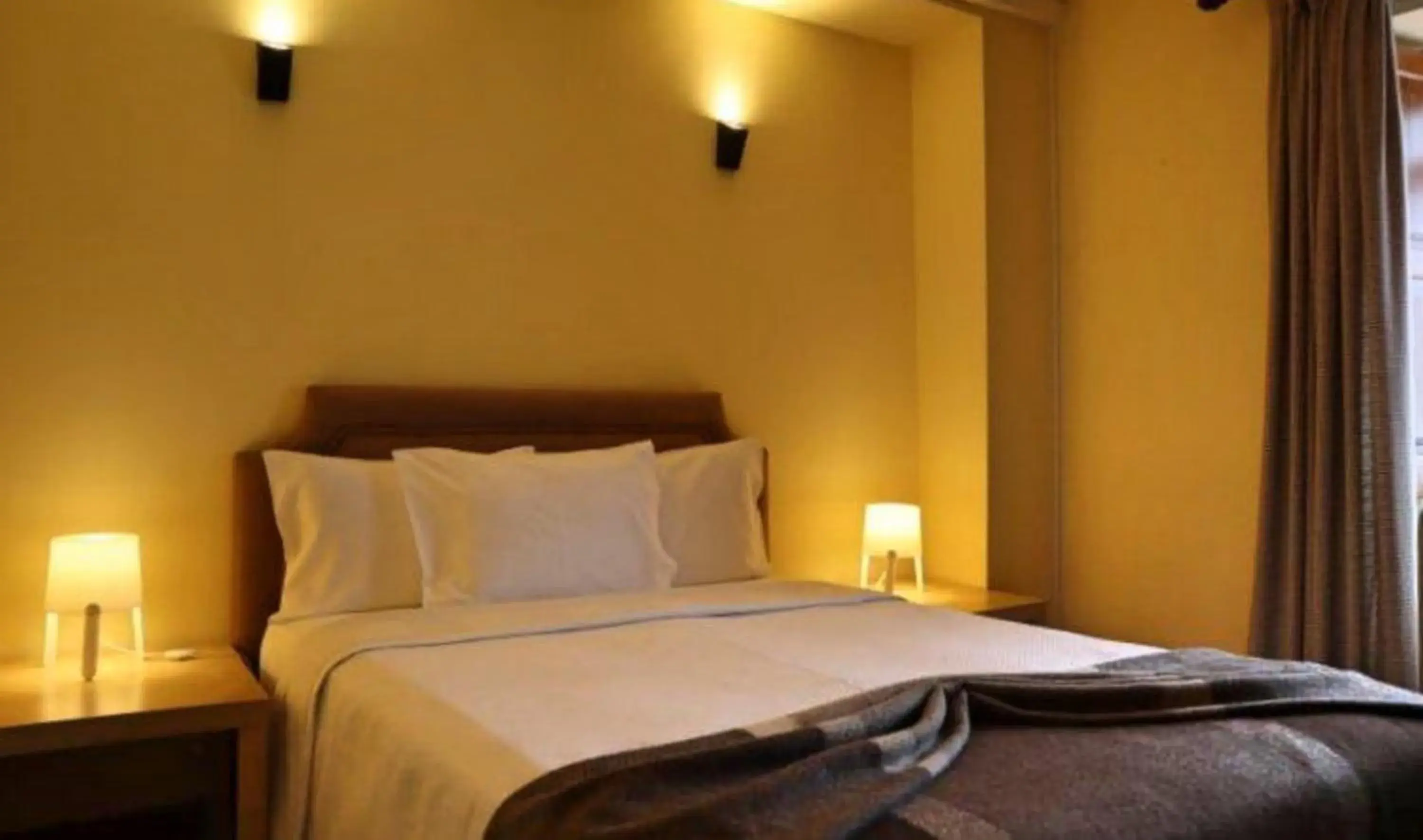 Double Room in Alojamento Santa Clara Double Room in Alojamento Santa Clara