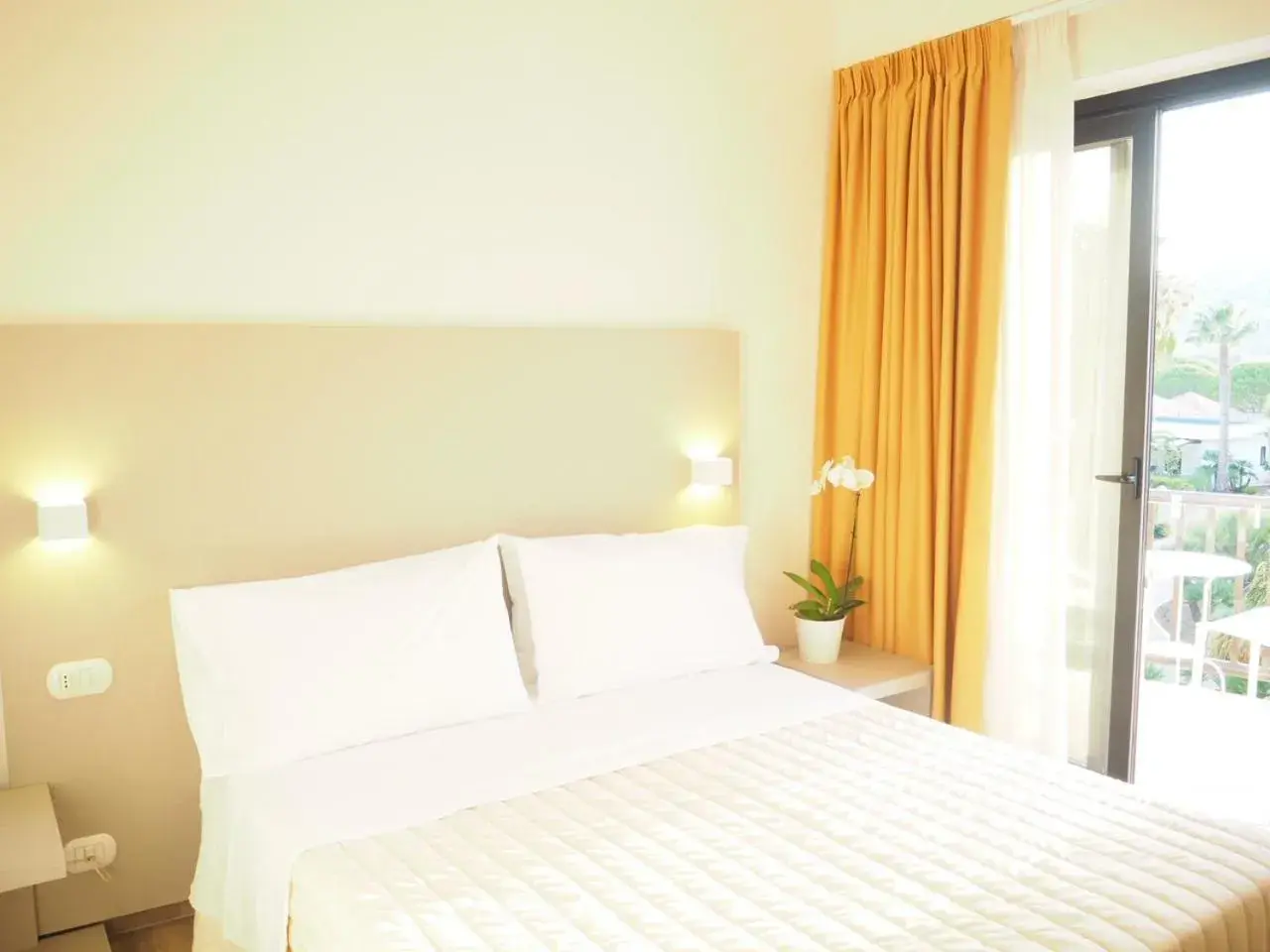 Double Room with Balcony in Oasiclub Hotel Double Room with Balcony in Oasiclub Hotel