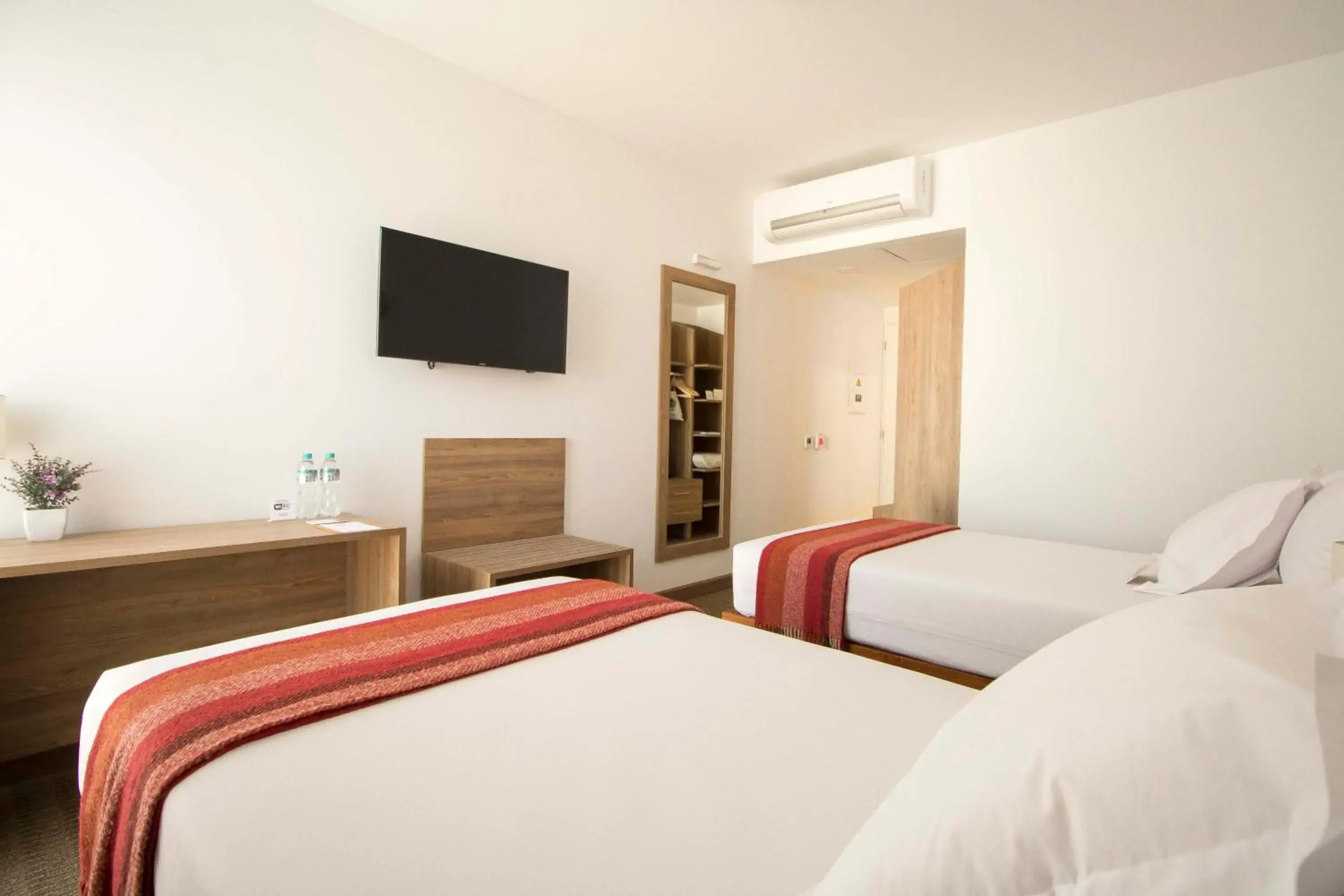 Twin Room in Tierra Viva Miraflores Mendiburu Twin Room in Tierra Viva Miraflores Mendiburu