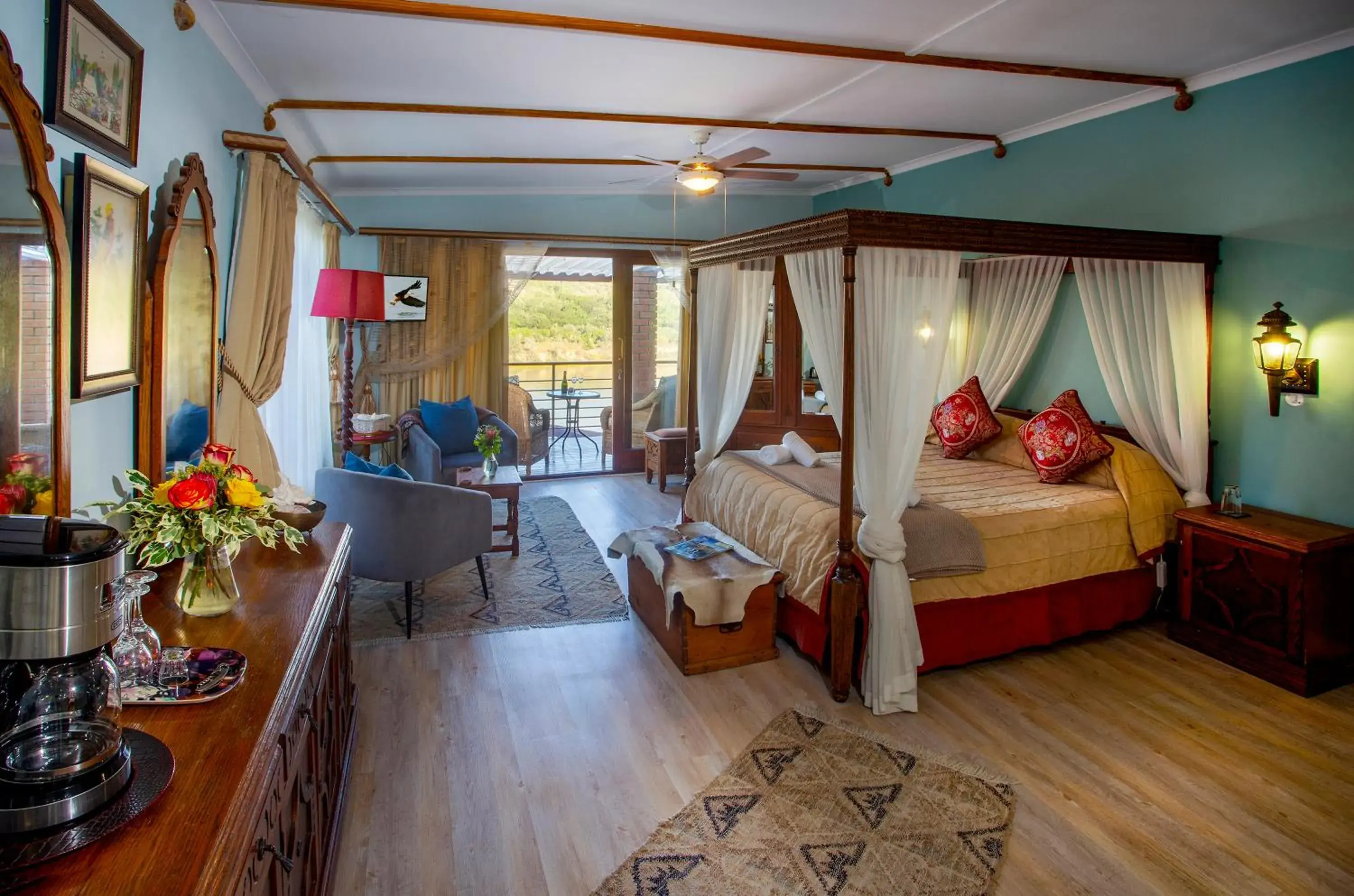 Superior Suite with Balcony and River View - single occupancy - Queen in Dungbeetle River Lodge Superior Suite with Balcony and River View - single occupancy - Queen in Dungbeetle River Lodge