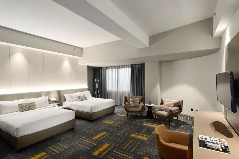 Executive Quadruple Room with Two Queen Beds in RELC International Hotel Executive Quadruple Room with Two Queen Beds in RELC International Hotel