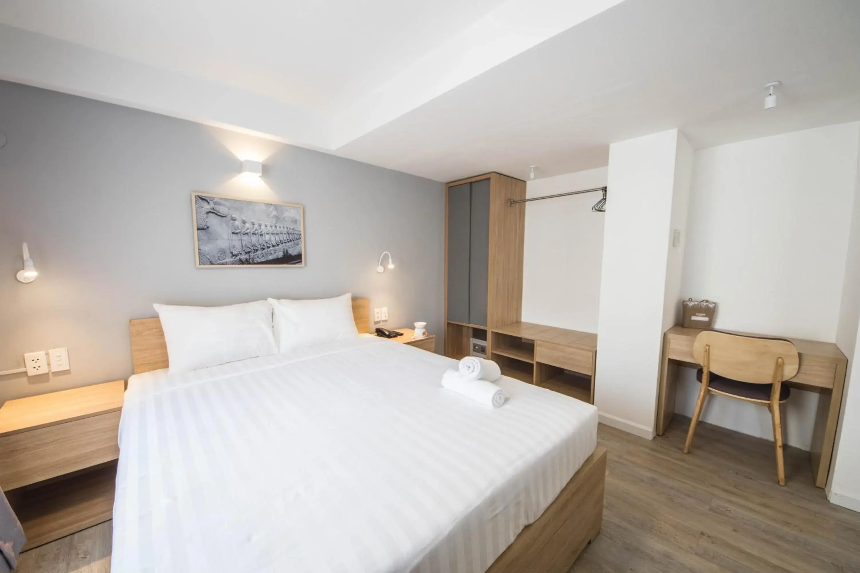 Deluxe Double Room in Common Inn Thao Dien Deluxe Double Room in Common Inn Thao Dien