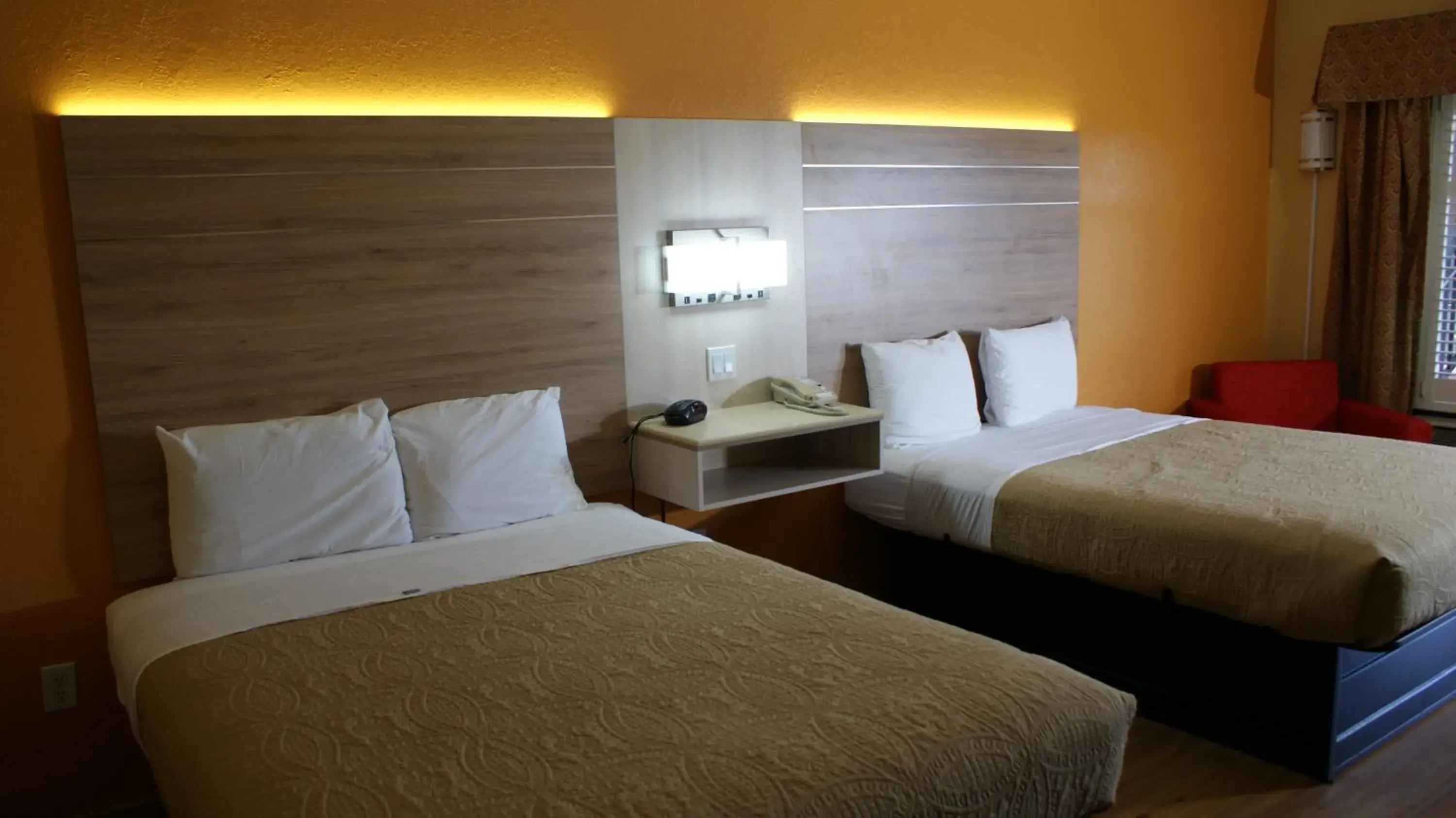 Deluxe Queen Room with Two Queen Beds - Non-Smoking in Home Town Inn & Suites Deluxe Queen Room with Two Queen Beds - Non-Smoking in Home Town Inn & Suites