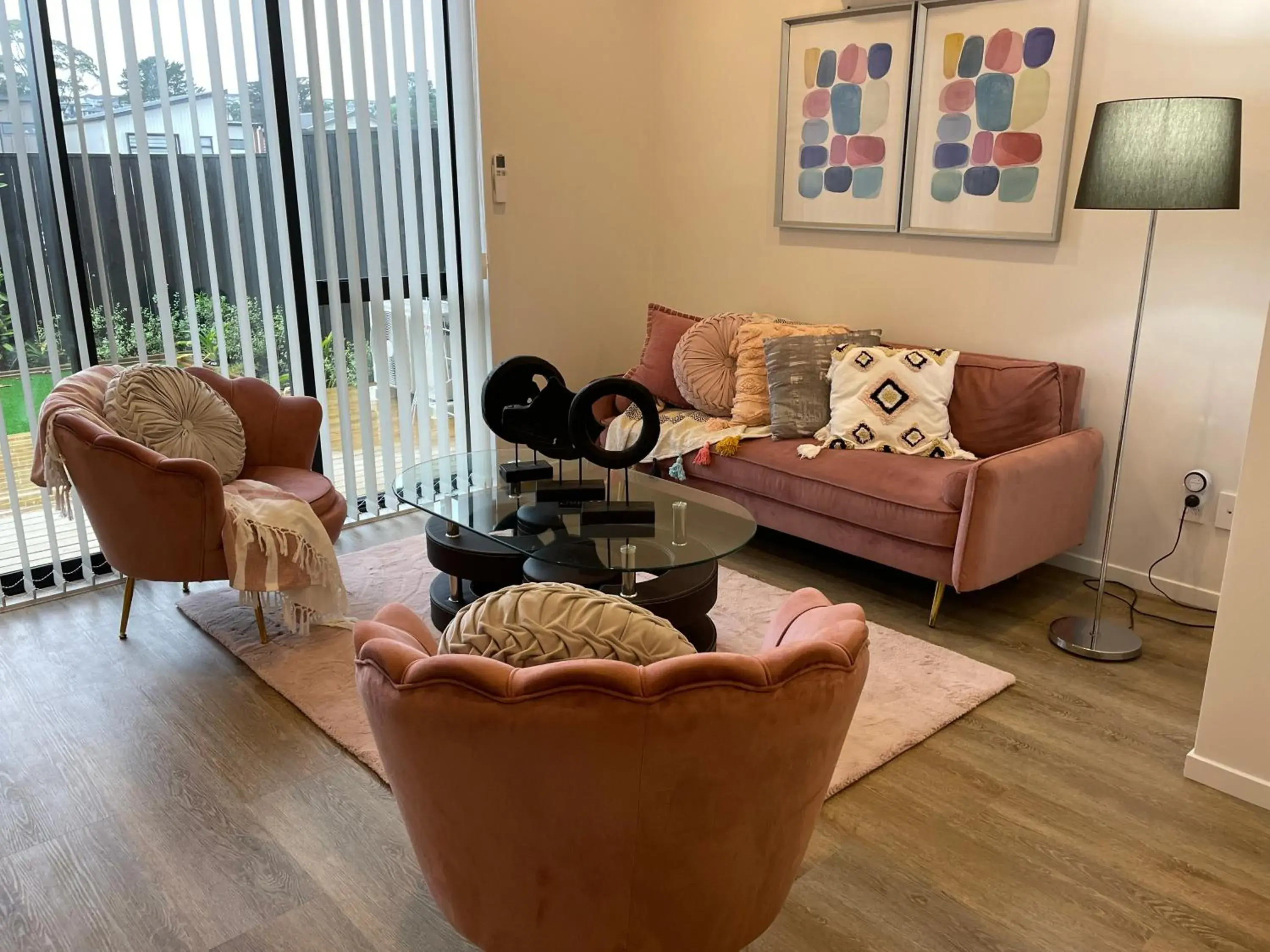 Two-Bedroom Townhouse in Flat Bush Holiday Accommodation Two-Bedroom Townhouse in Flat Bush Holiday Accommodation