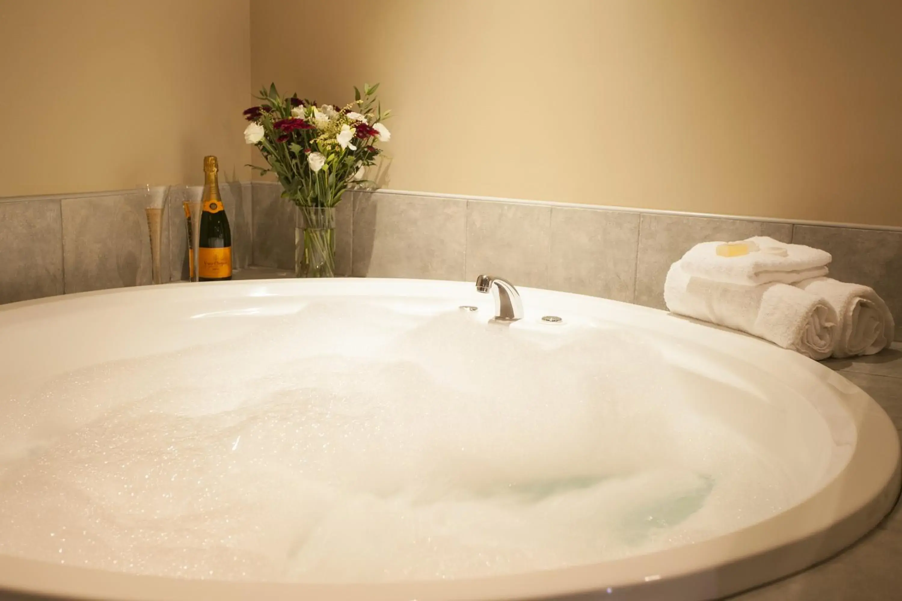 Studio with Spa Bath in Cornwall Motor Lodge Studio with Spa Bath in Cornwall Motor Lodge