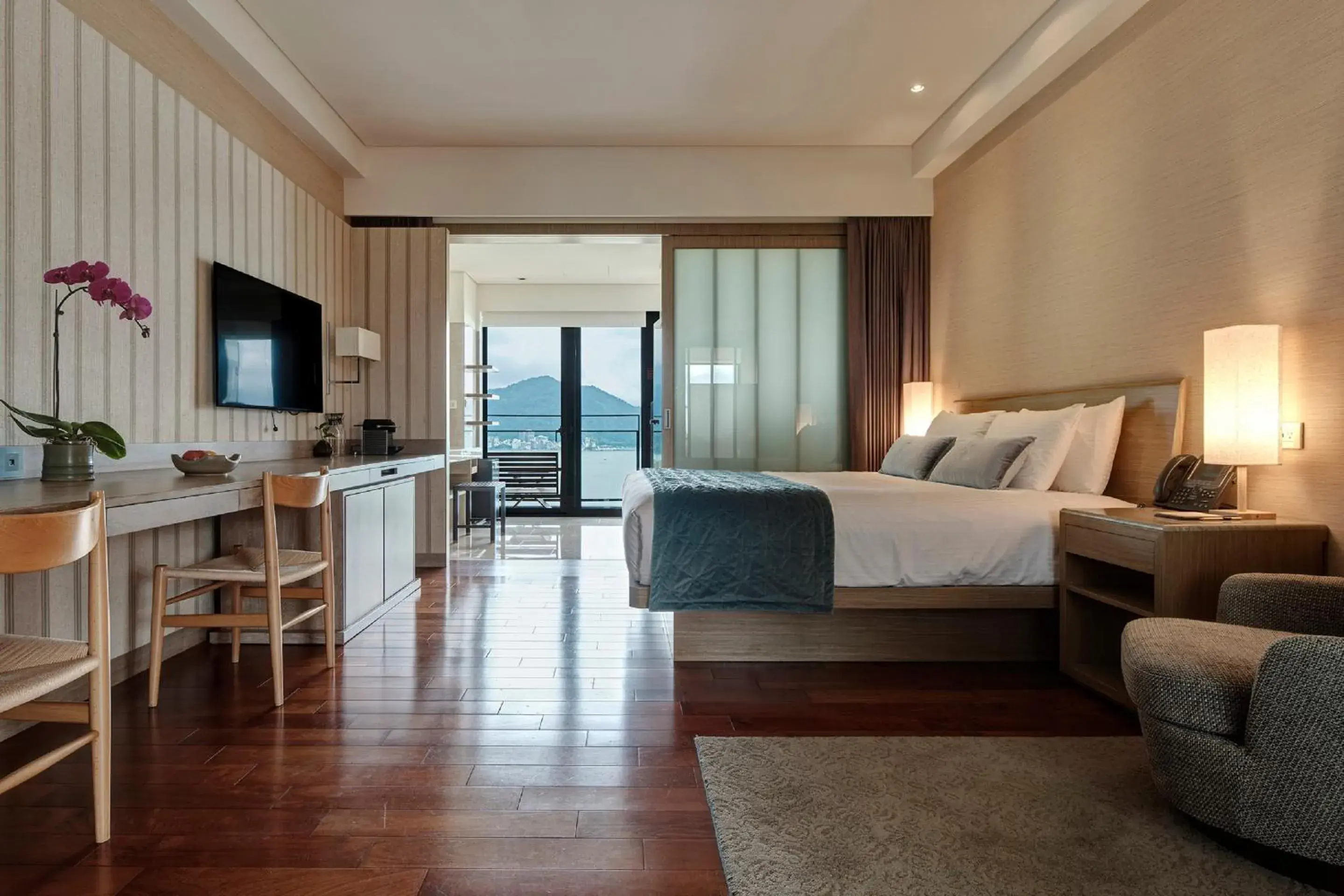 Premier King Lake View in Fleur de Chine Hotel Premier King Lake View in Fleur de Chine Hotel