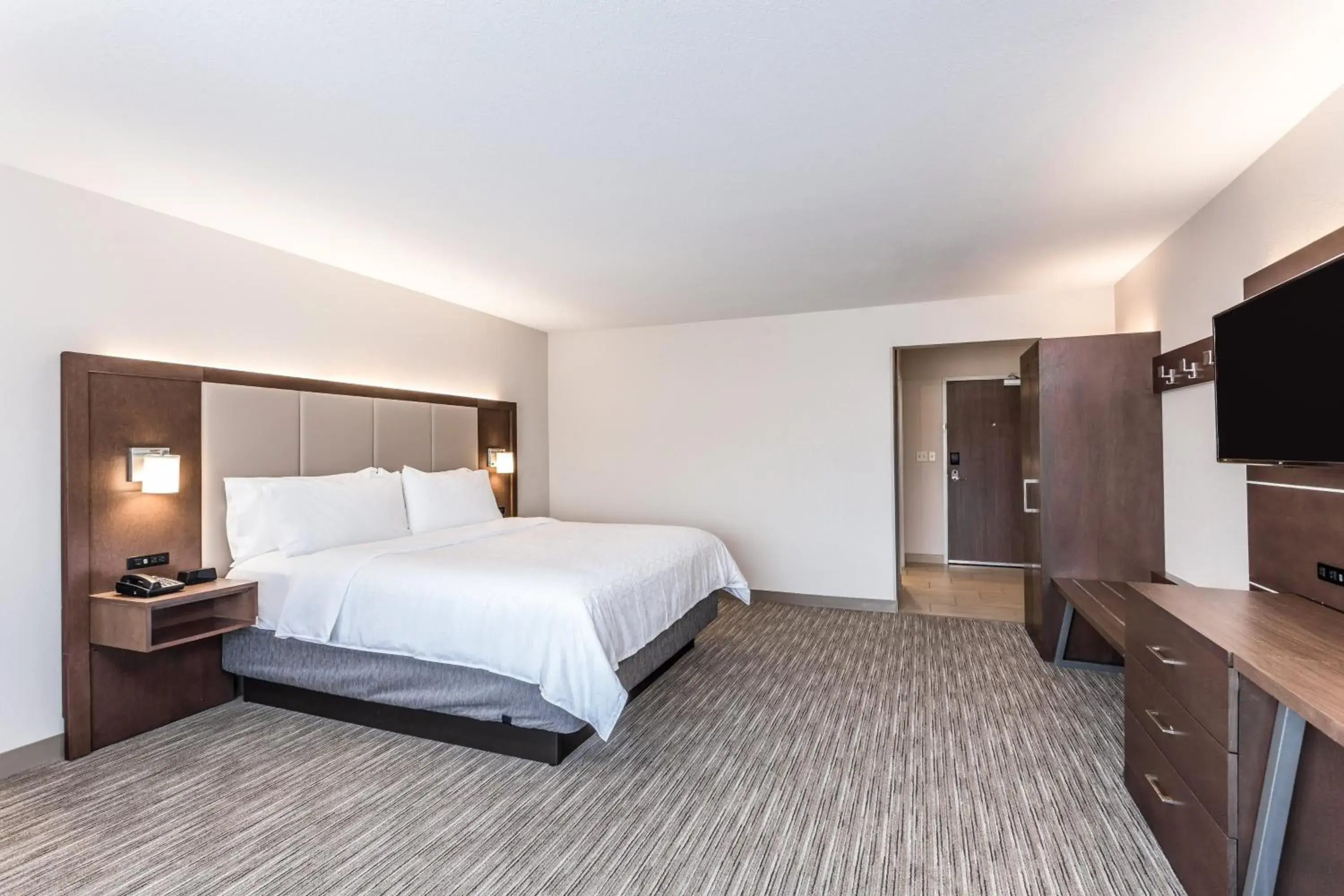 King Room - Mobility Access/Hearing Accessible in Holiday Inn Express & Suites Hammond by IHG King Room - Mobility Access/Hearing Accessible in Holiday Inn Express & Suites Hammond by IHG