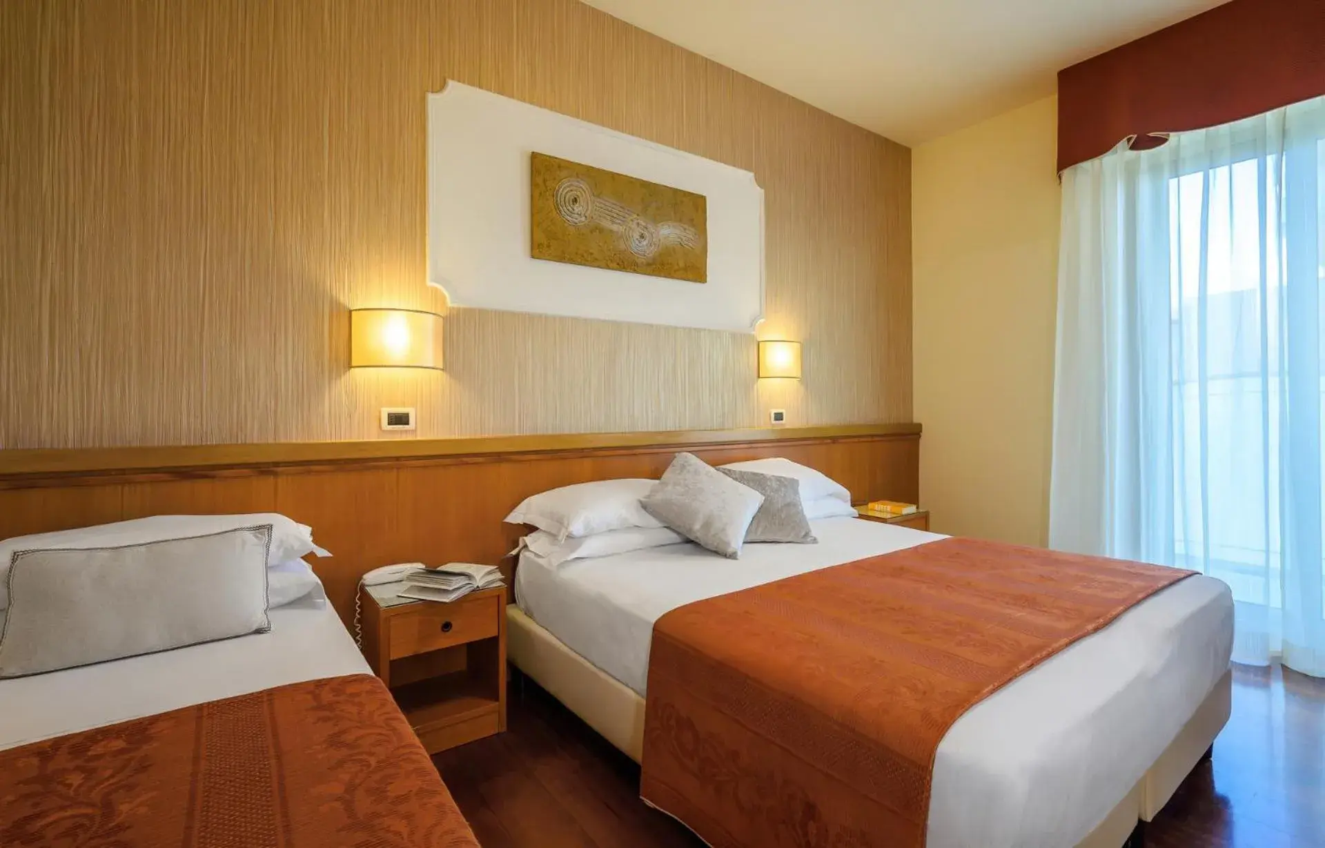 Standard Triple Room in Hotel Alexander Standard Triple Room in Hotel Alexander