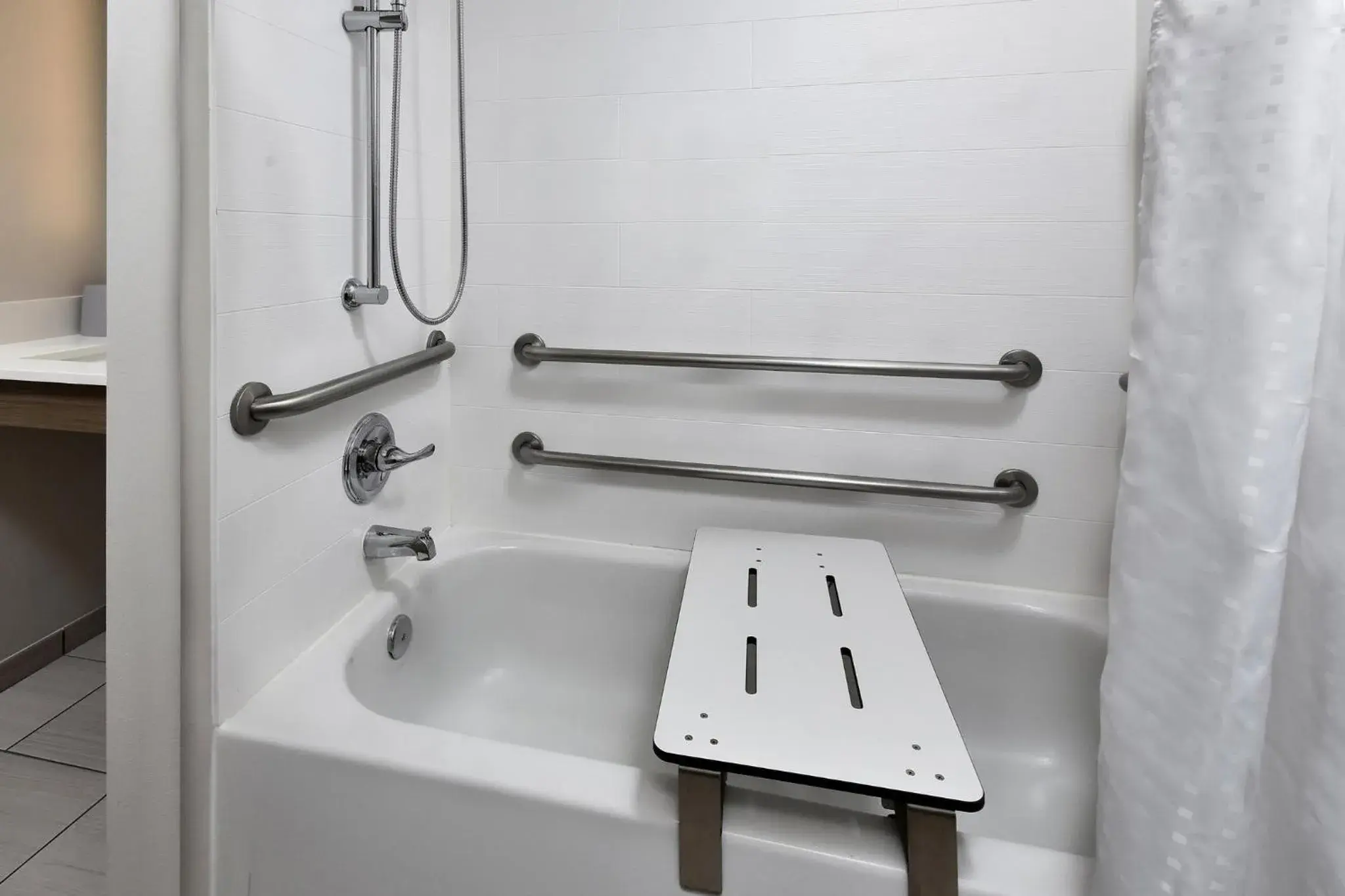 King Room - Disability Access in Holiday Inn Express Richmond I-64 Short Pump Area by IHG King Room - Disability Access in Holiday Inn Express Richmond I-64 Short Pump Area by IHG