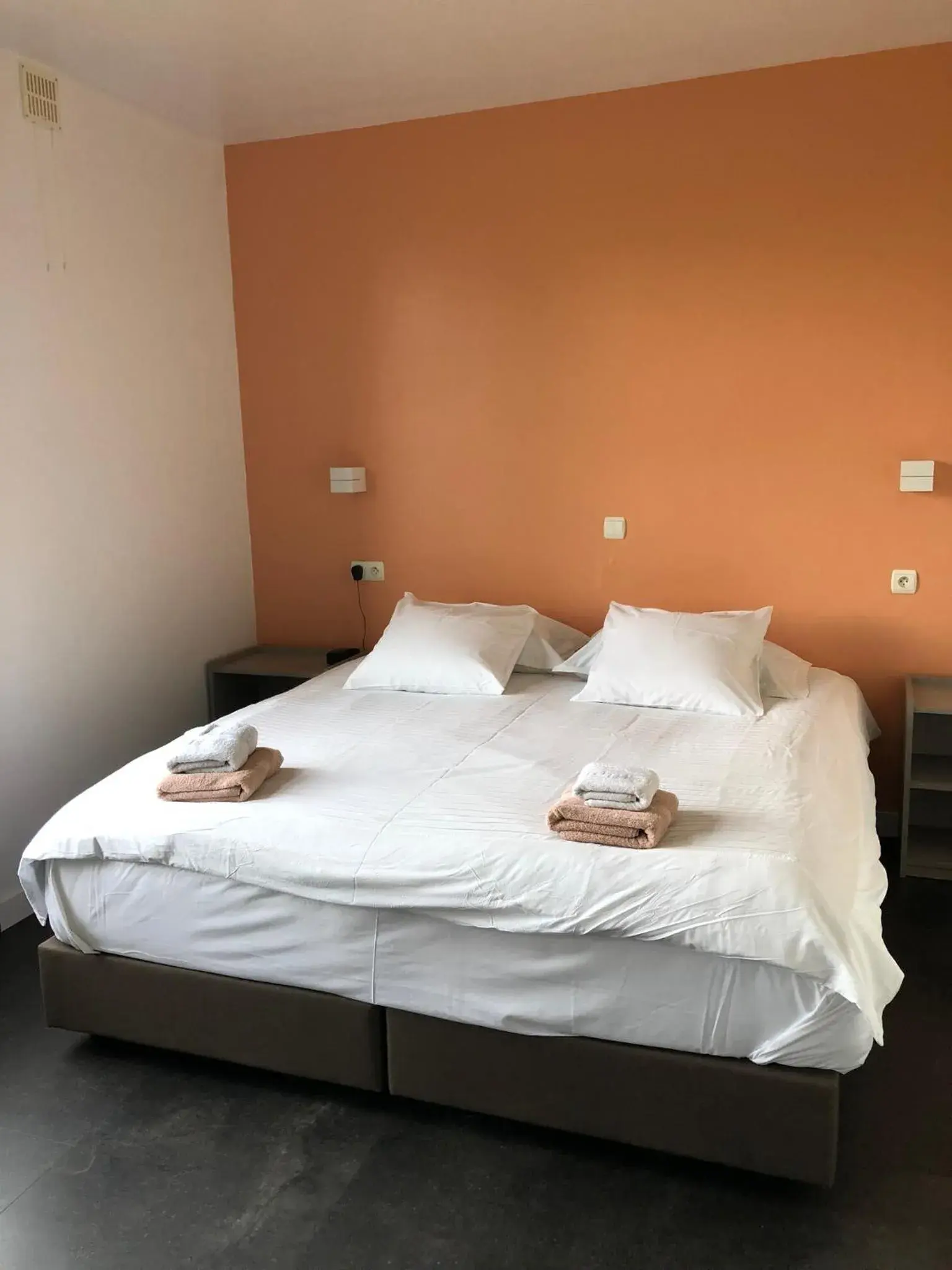 King Room - single occupancy in Hotel Hinterland King Room - single occupancy in Hotel Hinterland