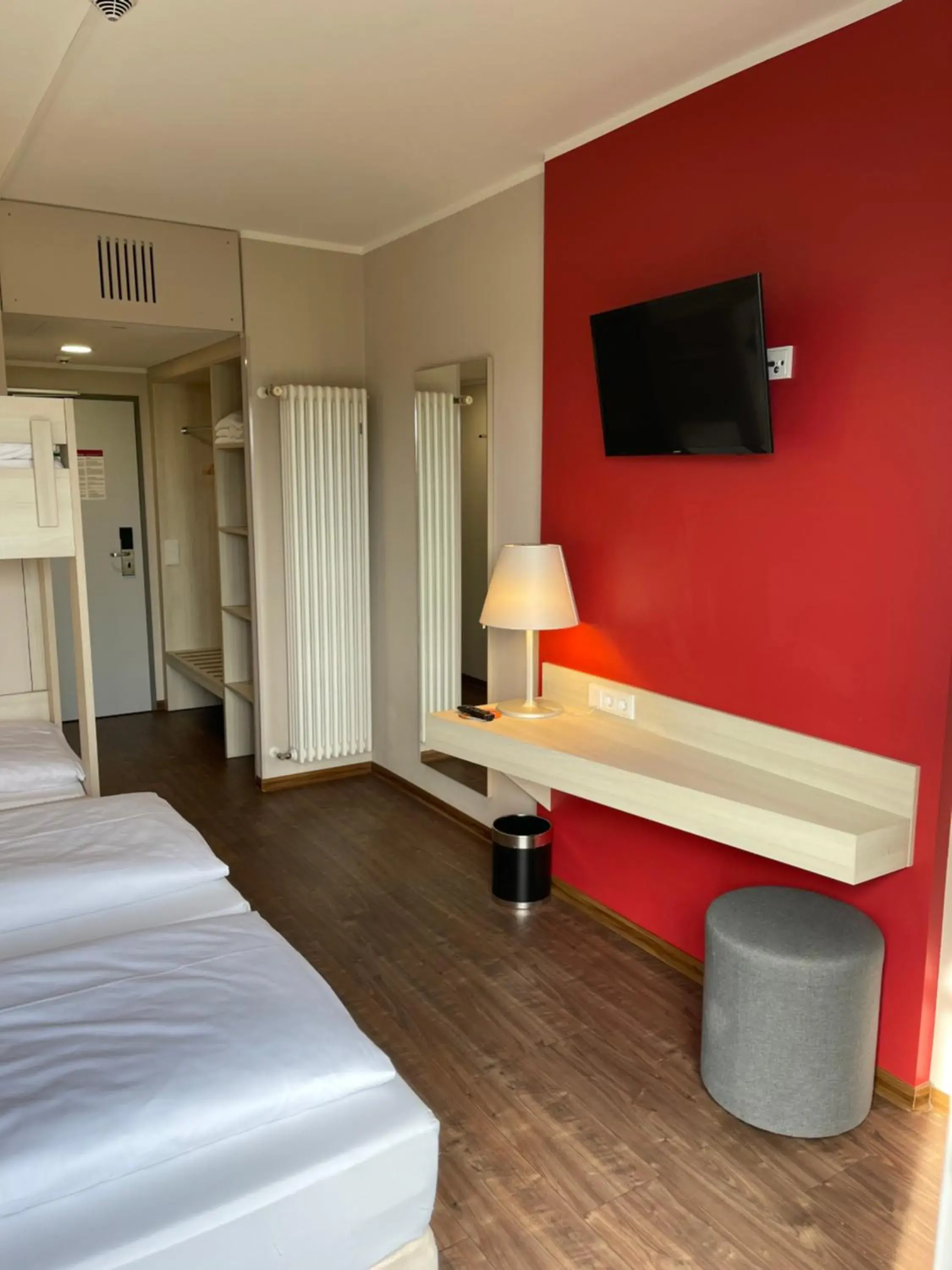 Standard Quadruple Room in Hotel Irschenberg Süd Standard Quadruple Room in Hotel Irschenberg Süd