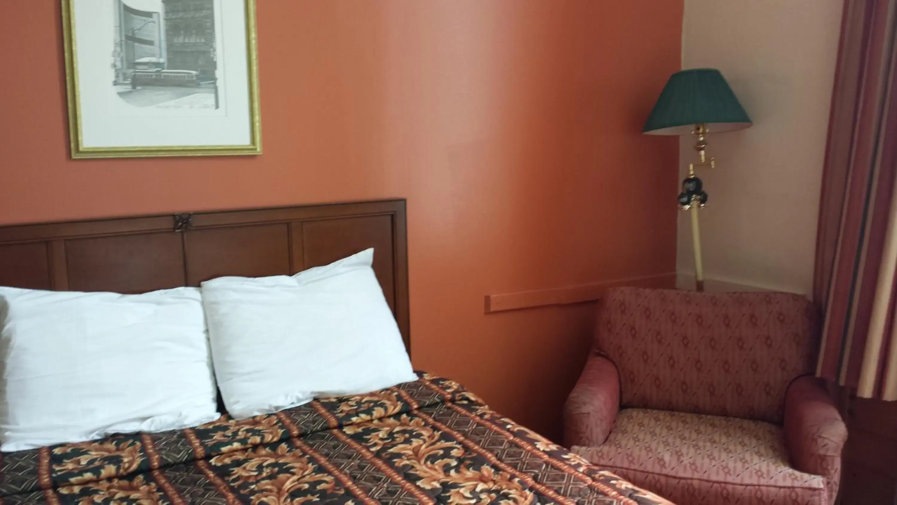 Queen Room in Midtown Hotel Queen Room in Midtown Hotel