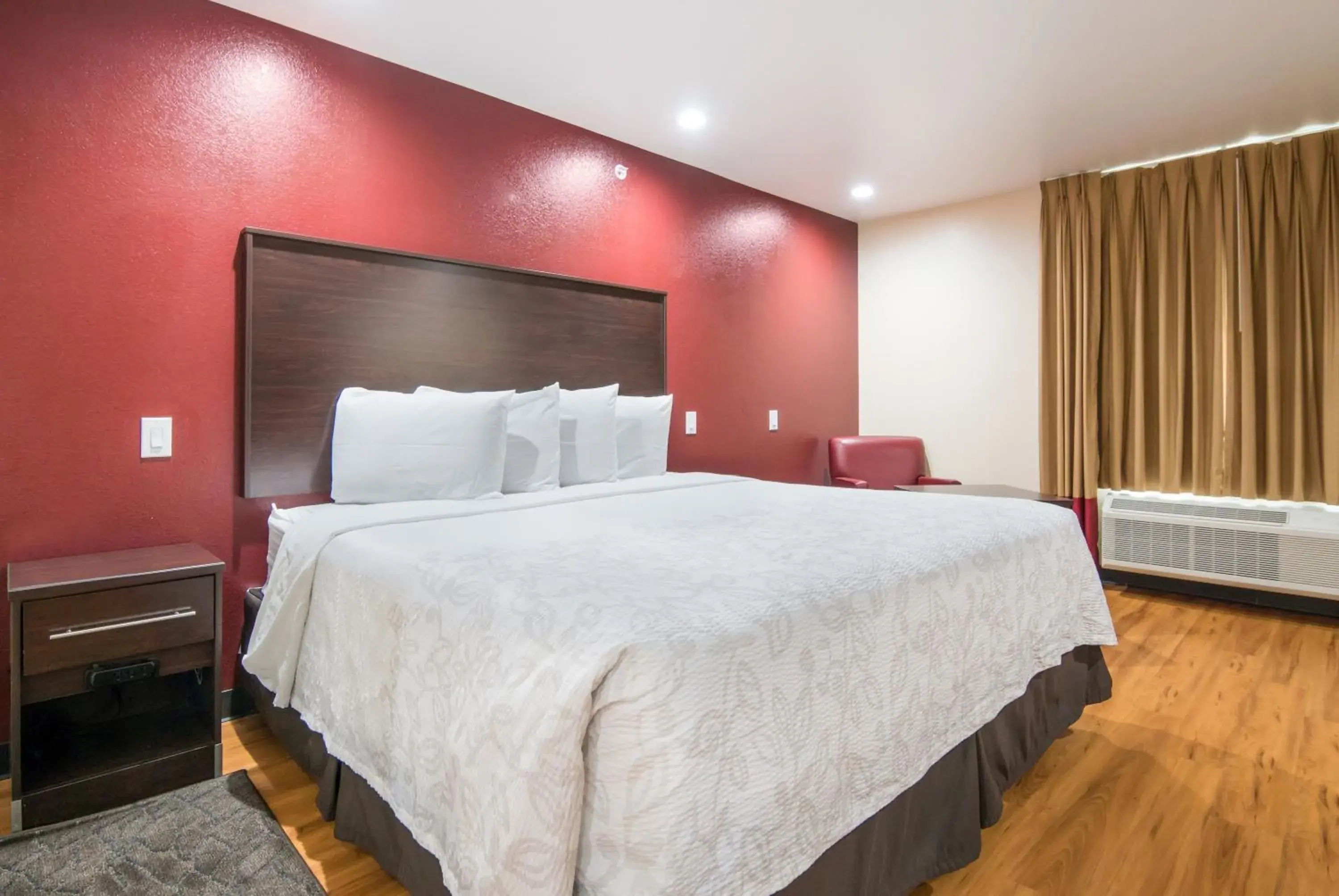 Superior King Room Kitchen - Disability Access/Roll-in Shower Smoke-Free in Red Roof Inn PLUS+ Fort Worth - Burleson Superior King Room Kitchen - Disability Access/Roll-in Shower Smoke-Free in Red Roof Inn PLUS+ Fort Worth - Burleson