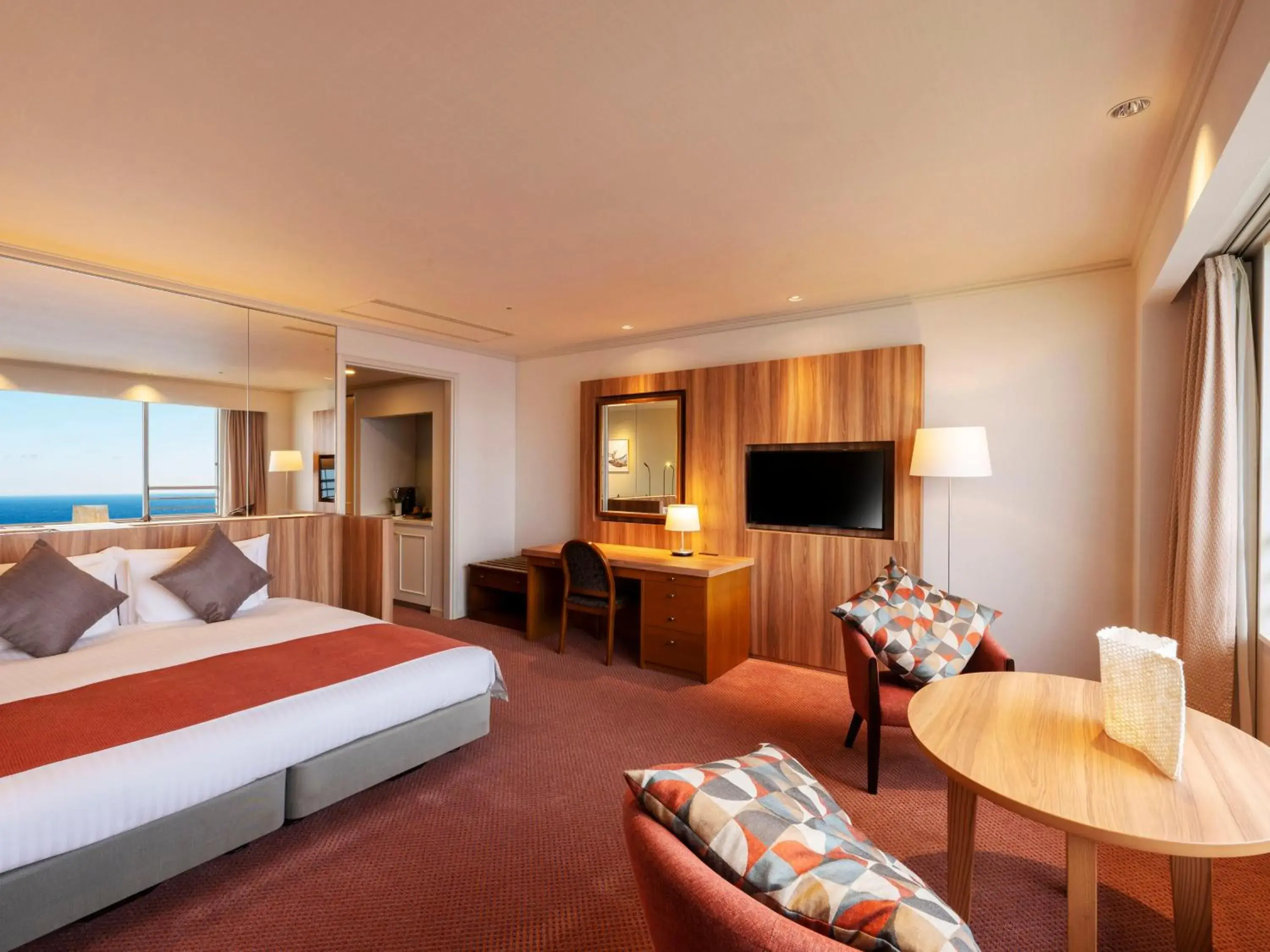 HORIZON Deluxe King Room - single occupancy - Non-Smoking in Hotel New Akao HORIZON Deluxe King Room - single occupancy - Non-Smoking in Hotel New Akao