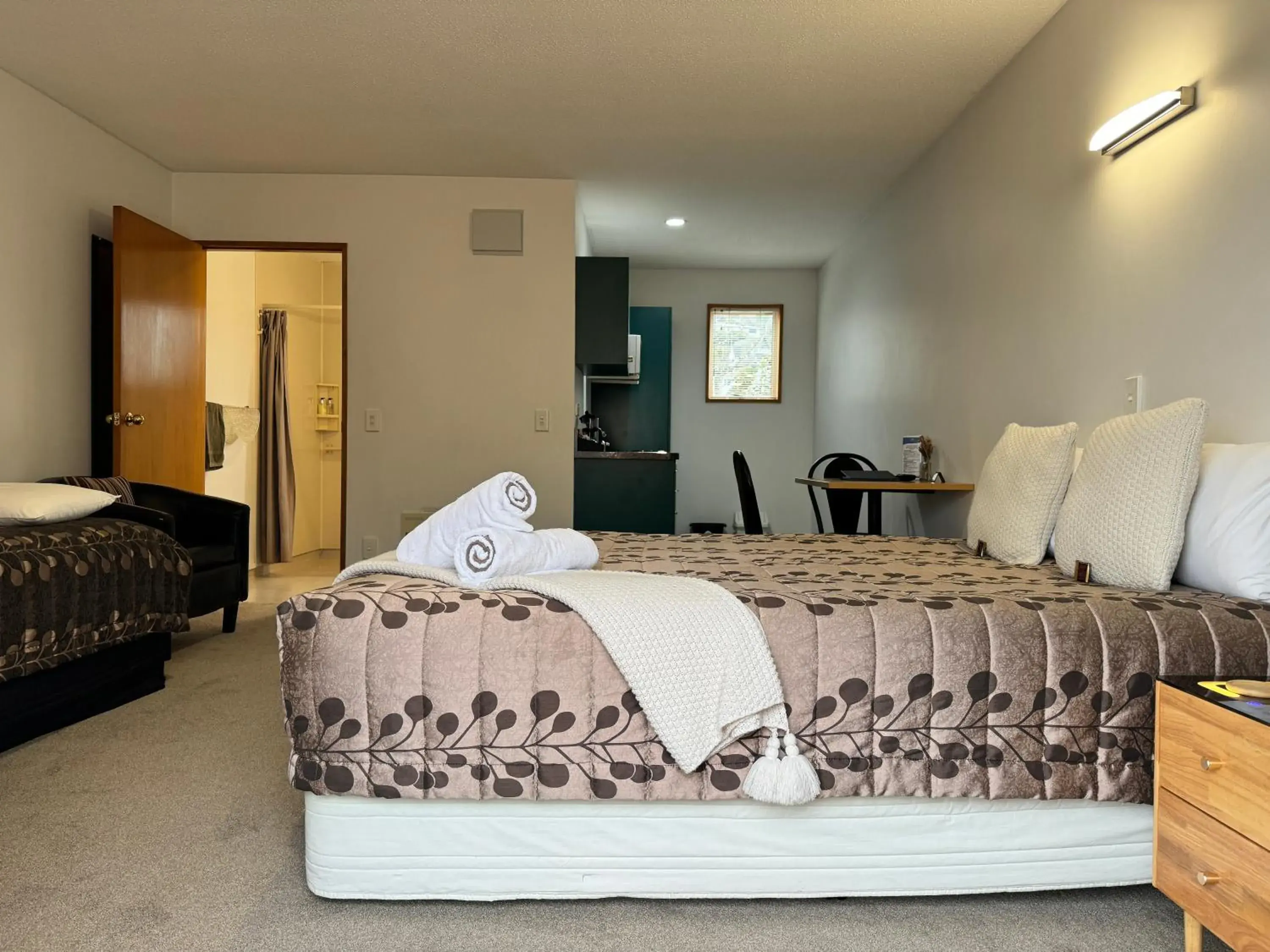 Studio Disability Access in ASURE Ambassador Motor Lodge Studio Disability Access in ASURE Ambassador Motor Lodge