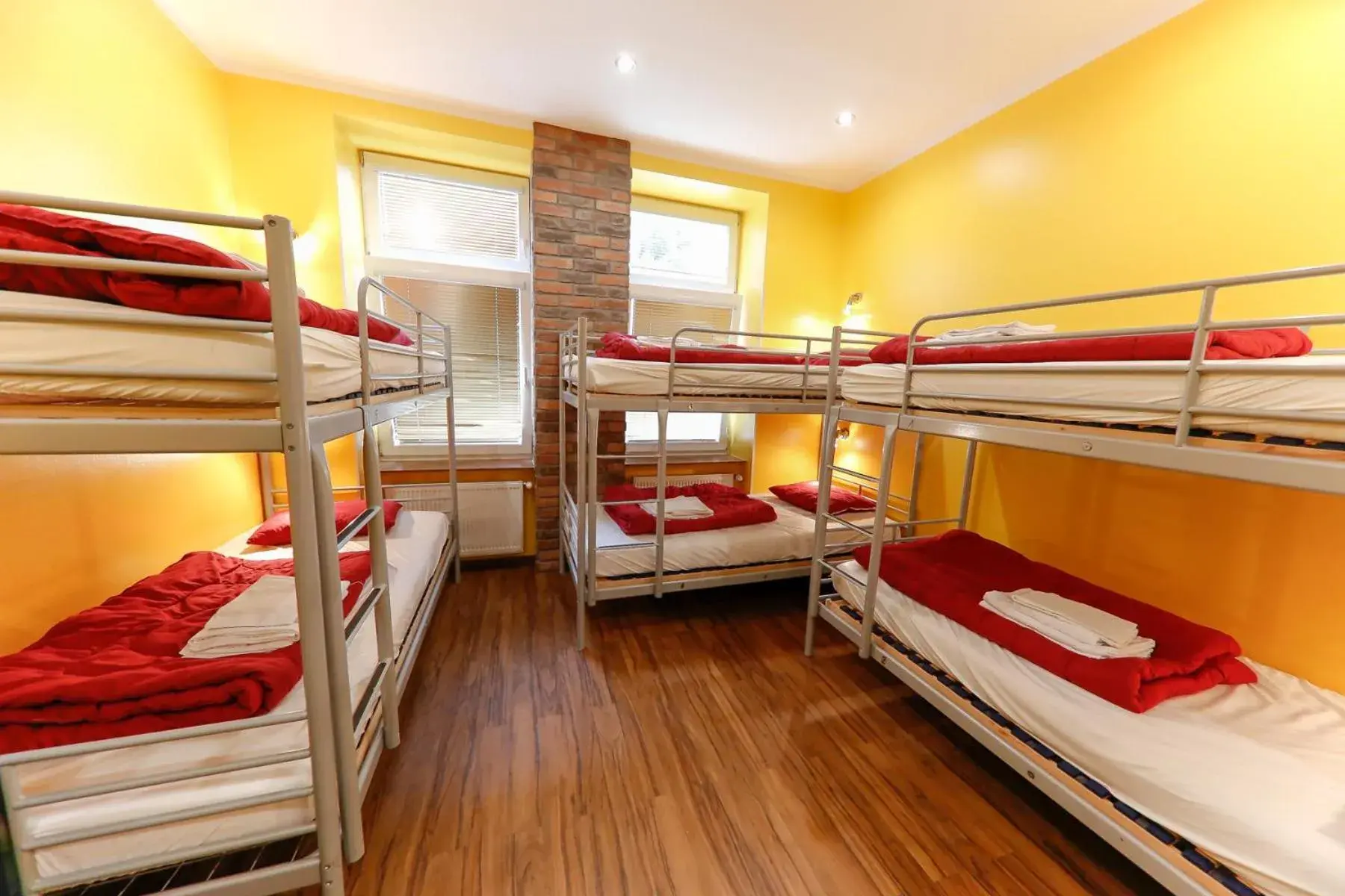 Bed in 6-Bed Mixed Dormitory Room in Do Step Inn Home - Hotel & Hostel Bed in 6-Bed Mixed Dormitory Room in Do Step Inn Home - Hotel & Hostel