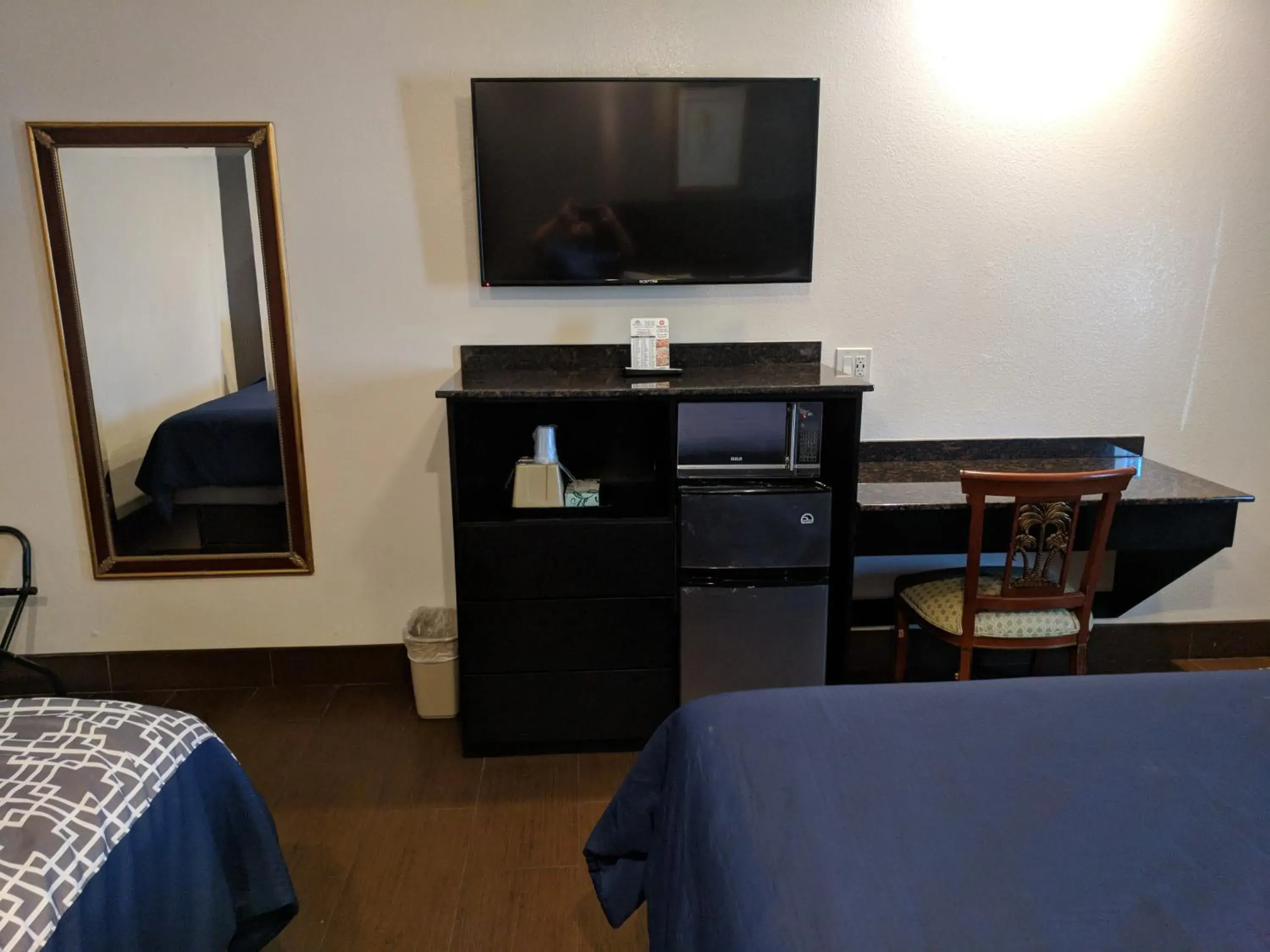 Queen Room with Two Queen Beds - Non-Smoking in Americas Best Value Inn - Brownsville Queen Room with Two Queen Beds - Non-Smoking in Americas Best Value Inn - Brownsville