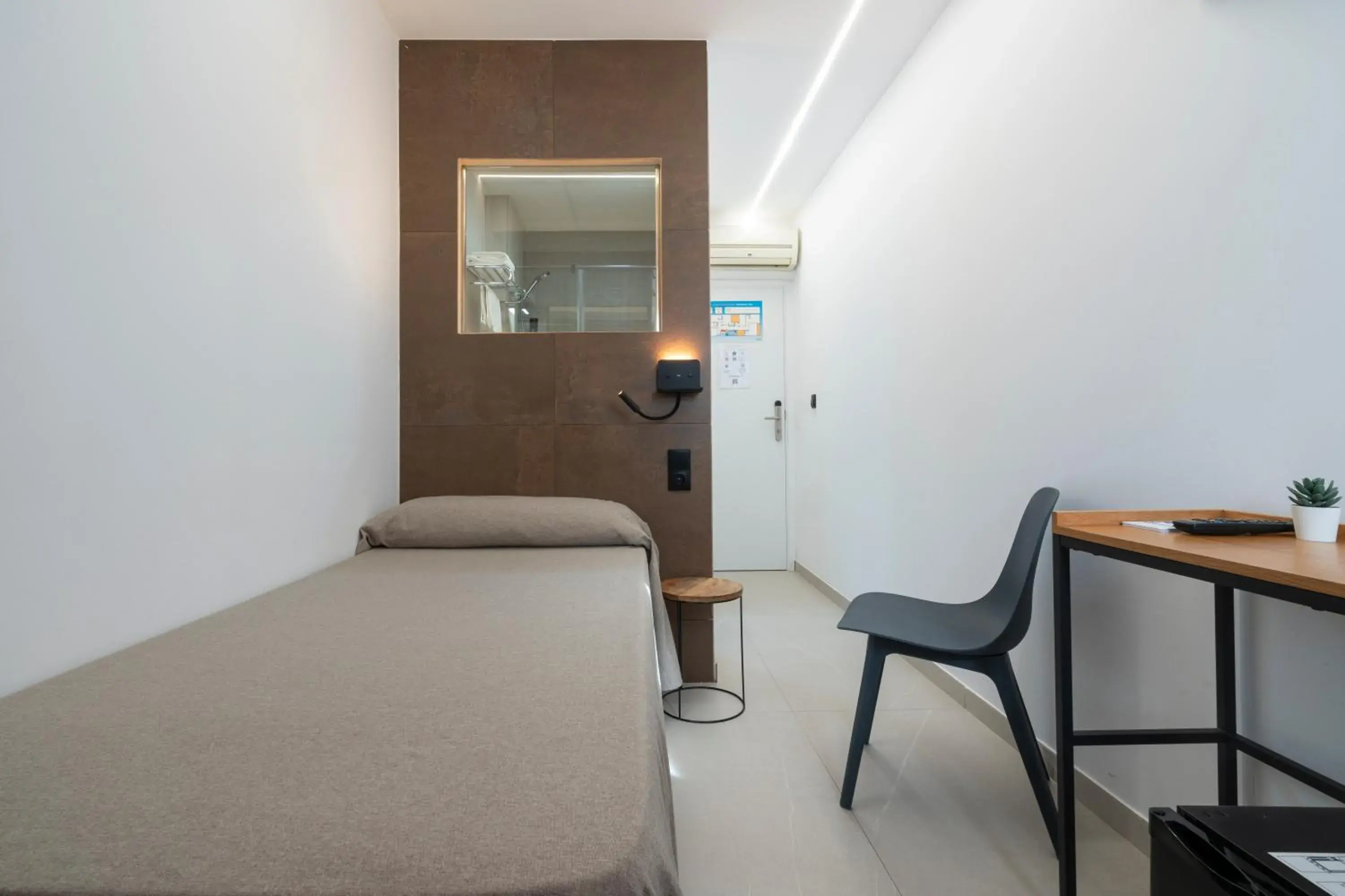 Single Room in Hostal Pensimar Single Room in Hostal Pensimar