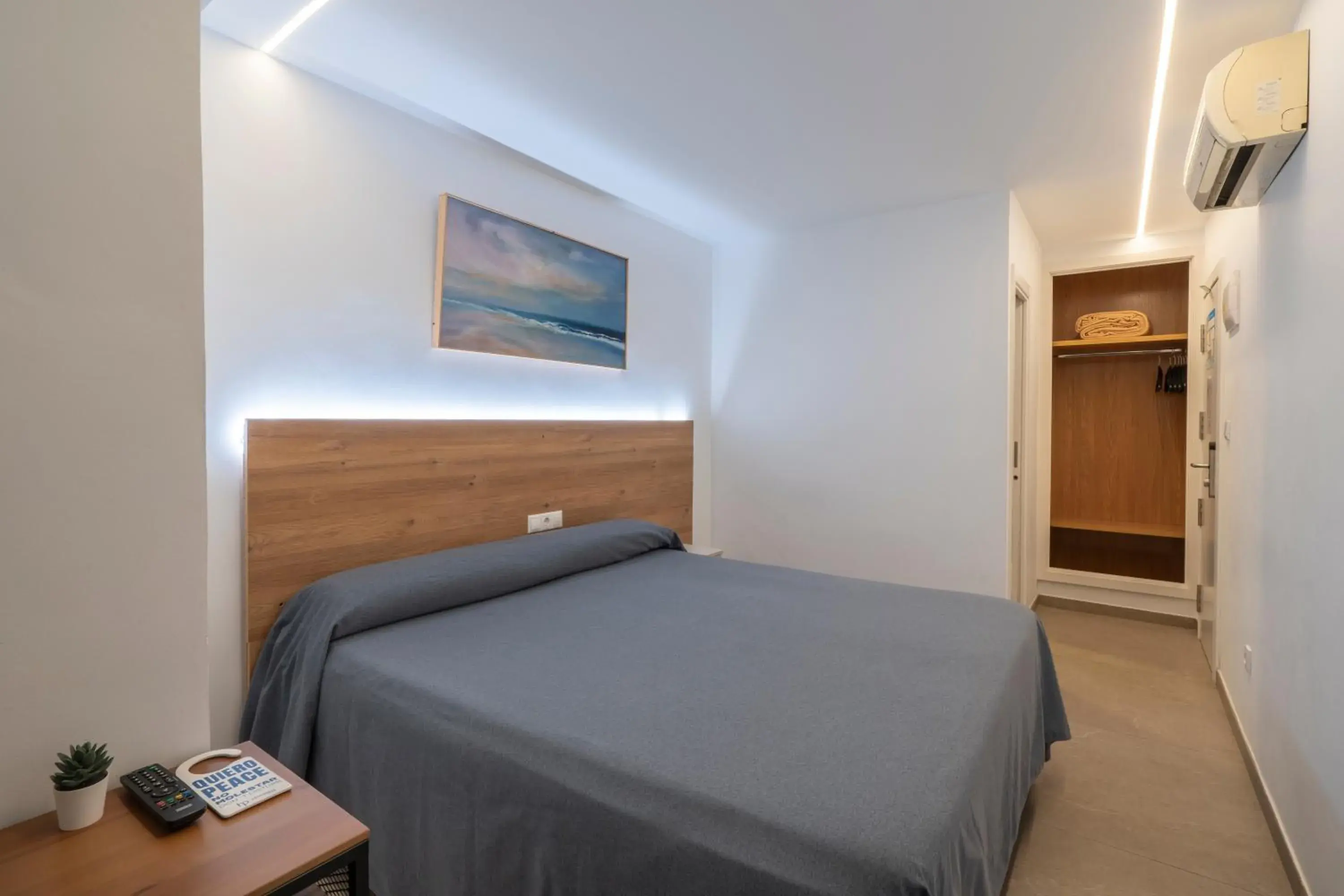 Superior Double Room in Hostal Pensimar Superior Double Room in Hostal Pensimar