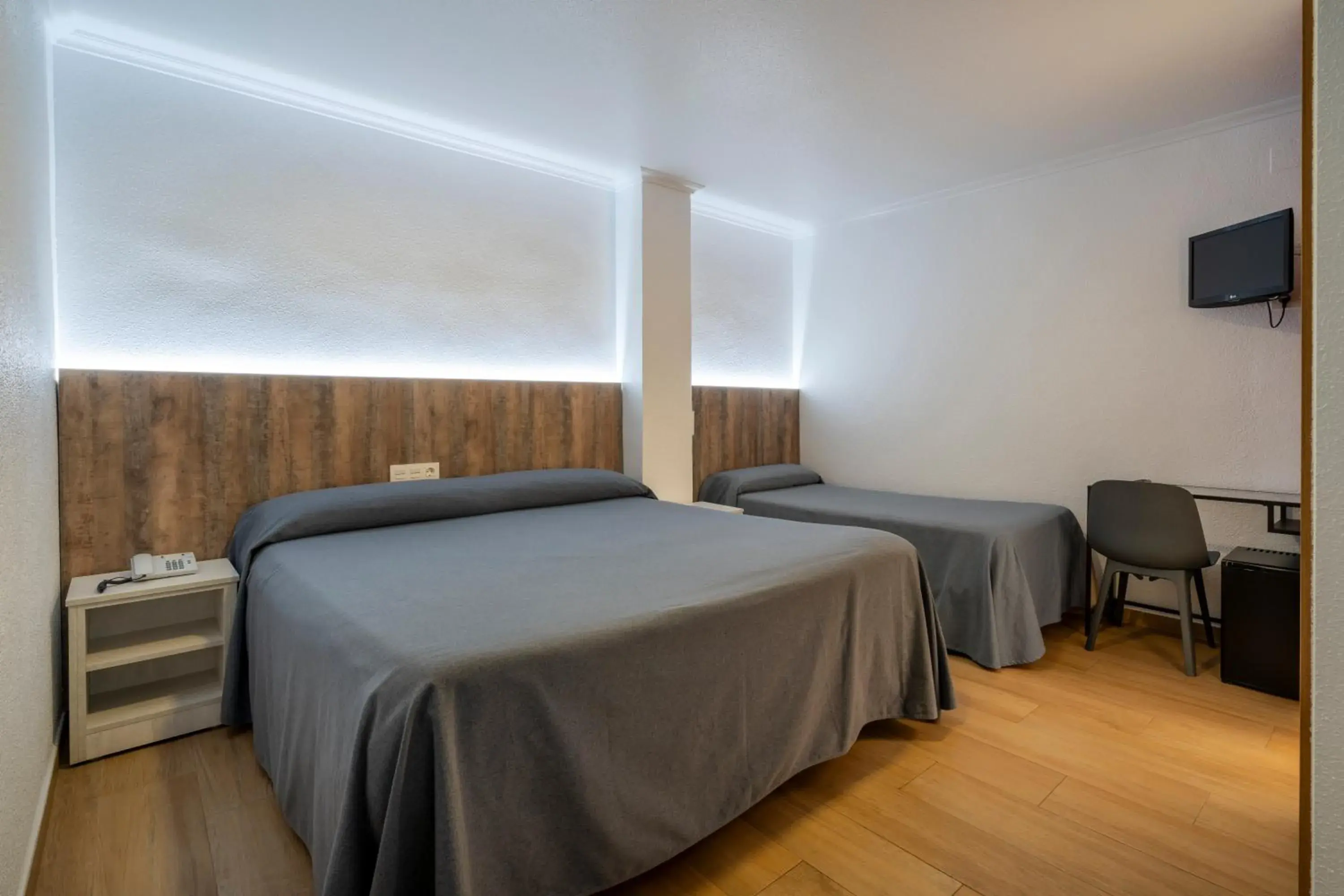 Triple Room in Hostal Pensimar Triple Room in Hostal Pensimar