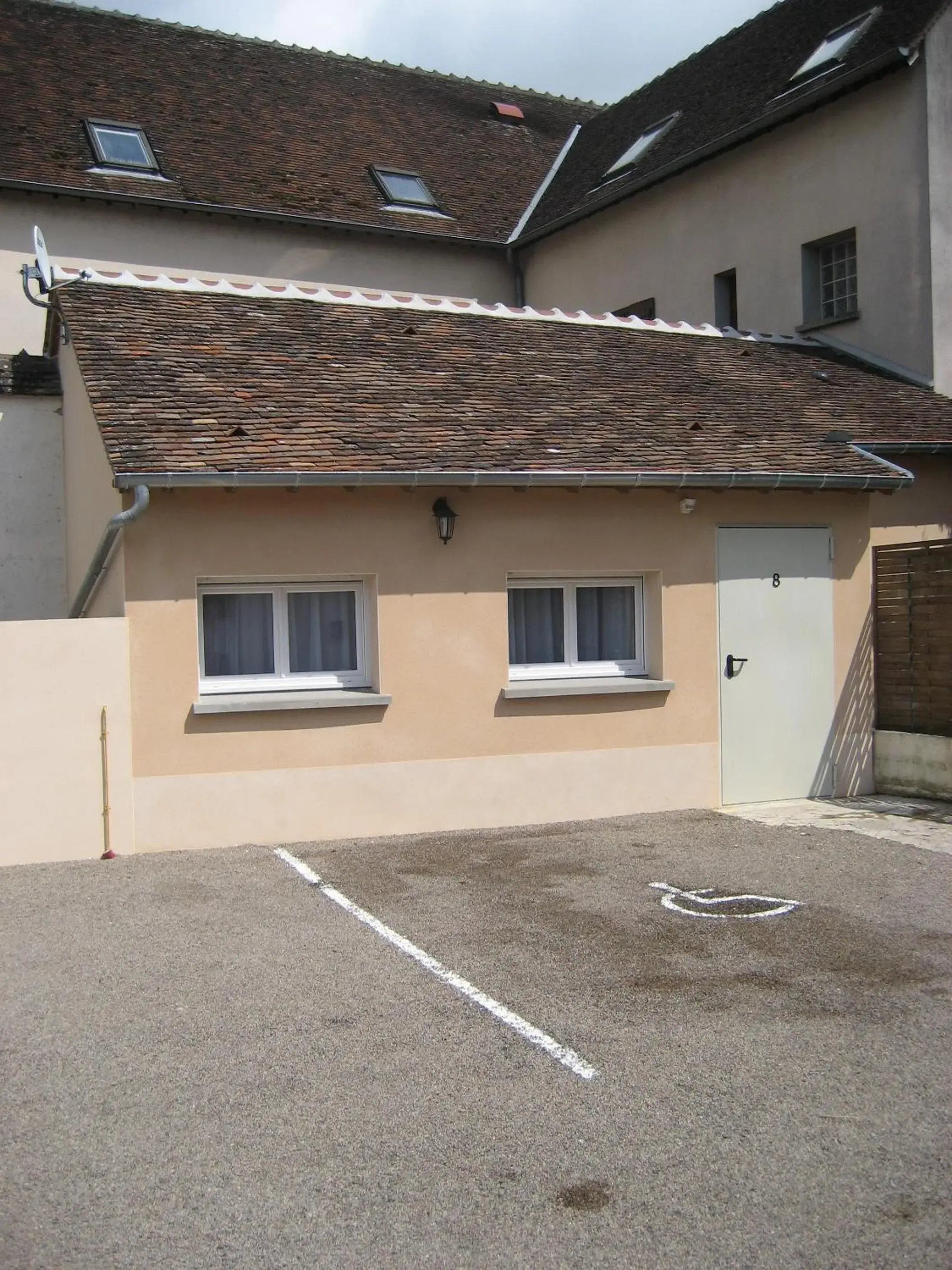 Superior Double Room in Logis Hotel Restaurant Le Cheval Blanc Superior Double Room in Logis Hotel Restaurant Le Cheval Blanc