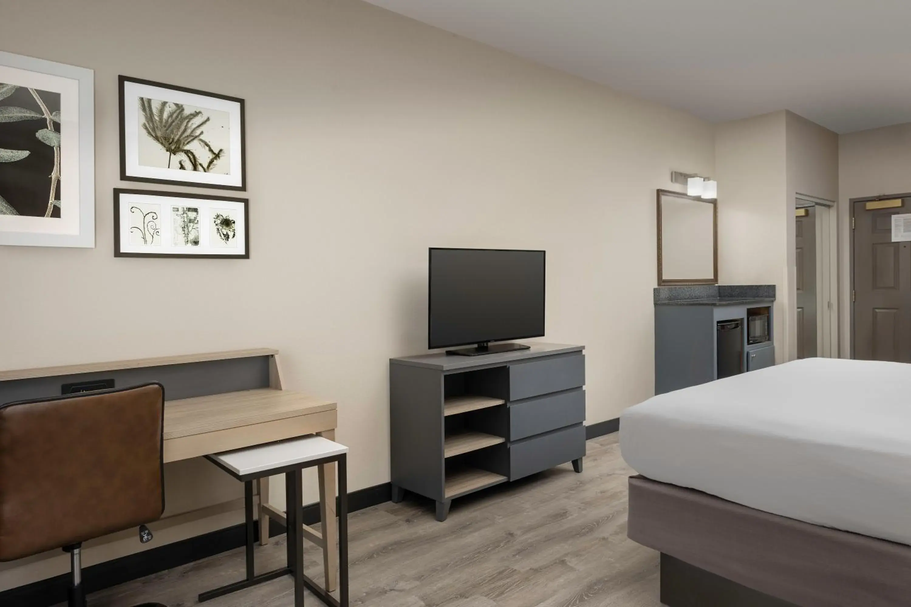 King Studio - Disability Access/Non-Smoking in Country Inn & Suites by Radisson, Gainesville, FL King Studio - Disability Access/Non-Smoking in Country Inn & Suites by Radisson, Gainesville, FL