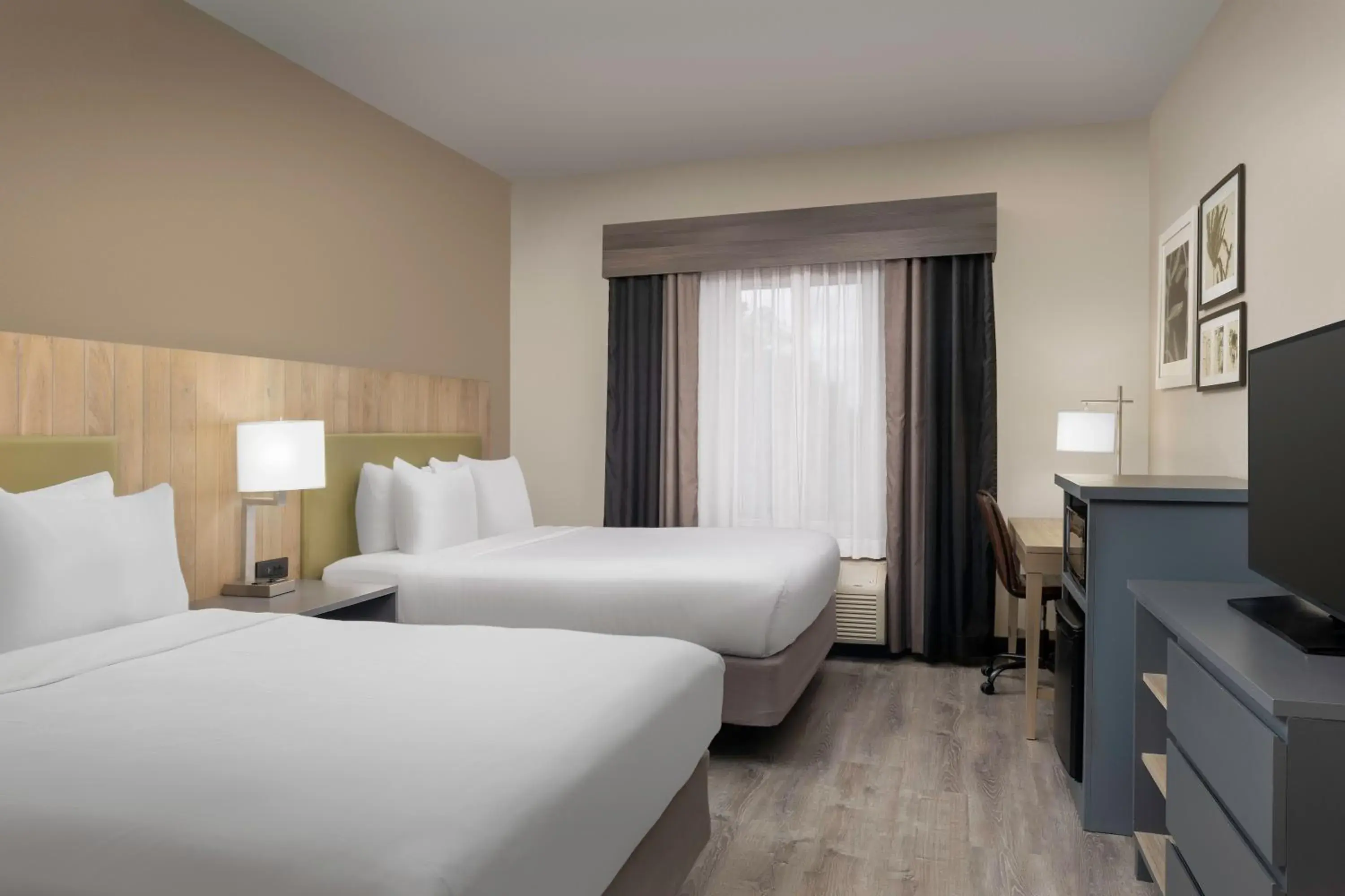 Queen Room with Two Queen Beds - Non-Smoking in Country Inn & Suites by Radisson, Gainesville, FL Queen Room with Two Queen Beds - Non-Smoking in Country Inn & Suites by Radisson, Gainesville, FL