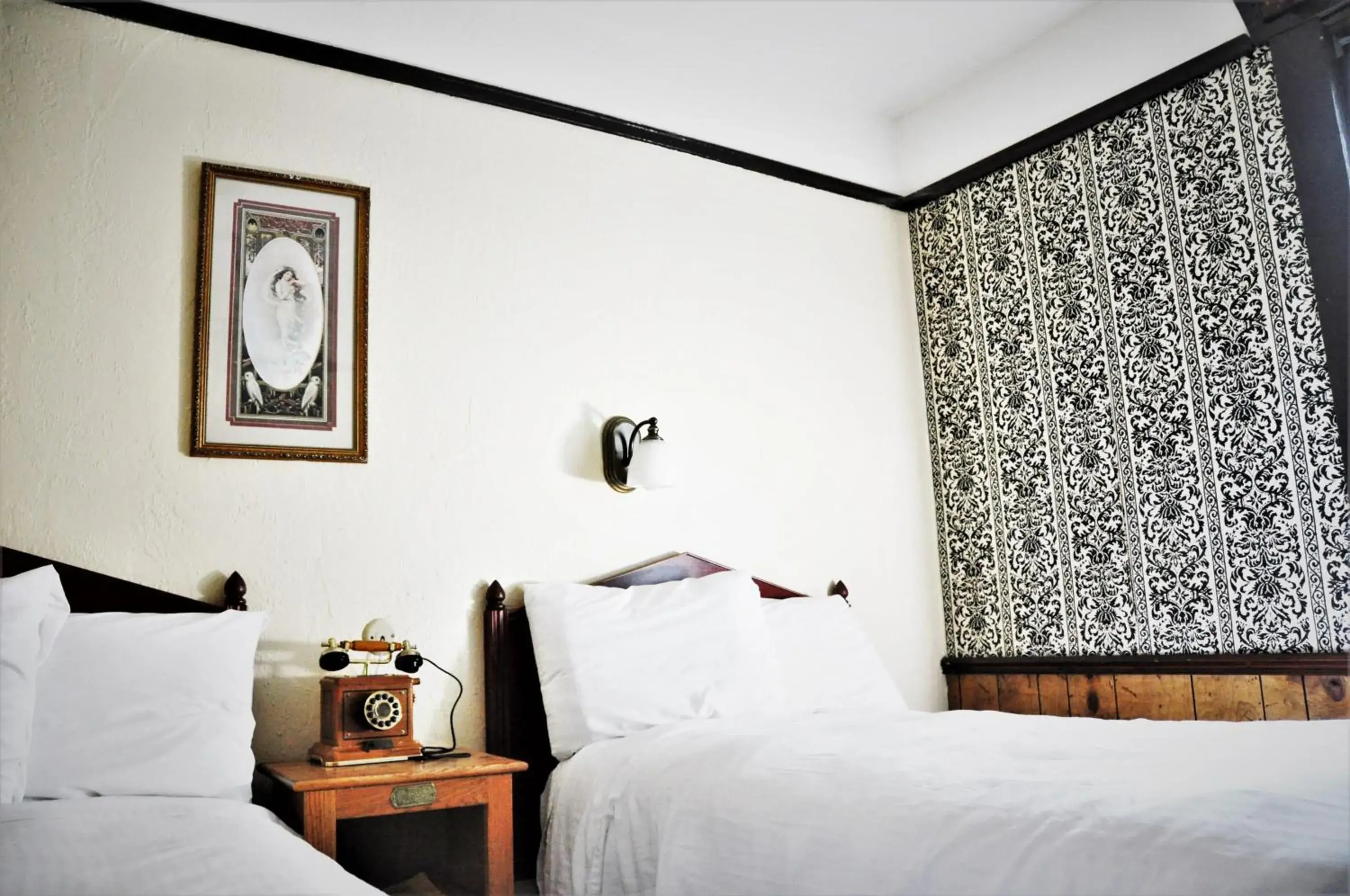 Standard Twin Room - single occupancy in Alaskan Hotel and Bar Standard Twin Room - single occupancy in Alaskan Hotel and Bar