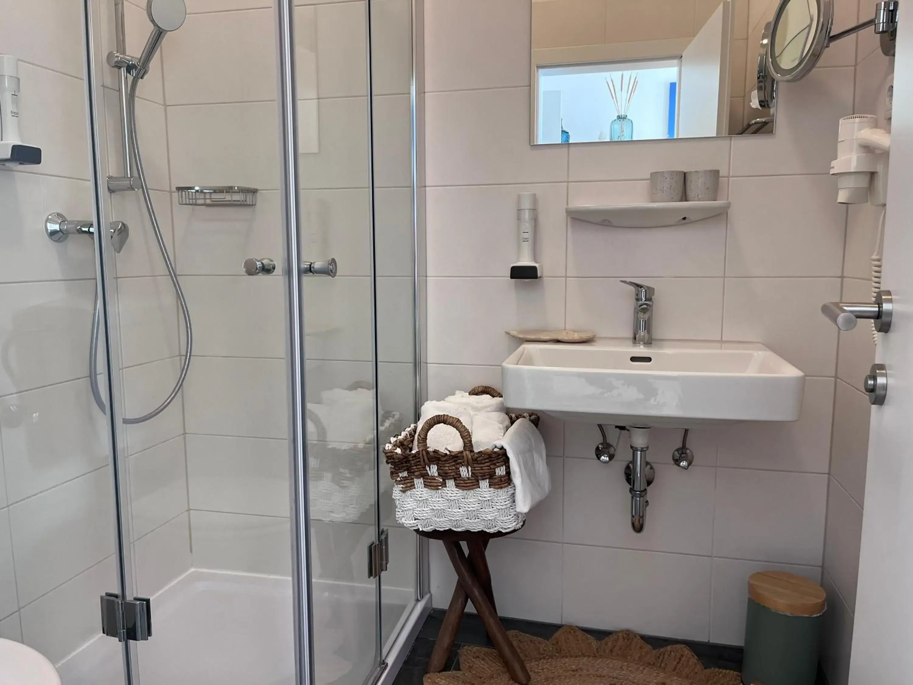 Double Room with Balcony - single occupancy in Strandhotel Kärntnerhof Double Room with Balcony - single occupancy in Strandhotel Kärntnerhof