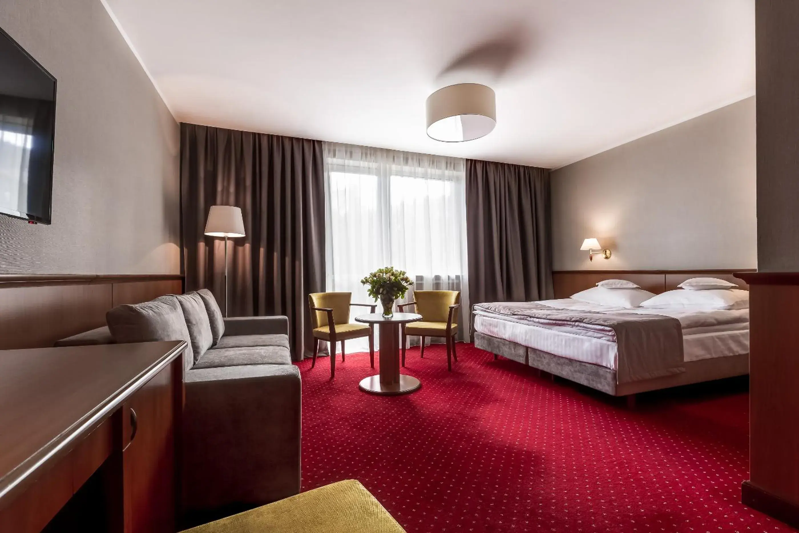 Superior Double Room in Hotel Konradówka Wellness & SPA - 300 metrów do centrum Superior Double Room in Hotel Konradówka Wellness & SPA - 300 metrów do centrum