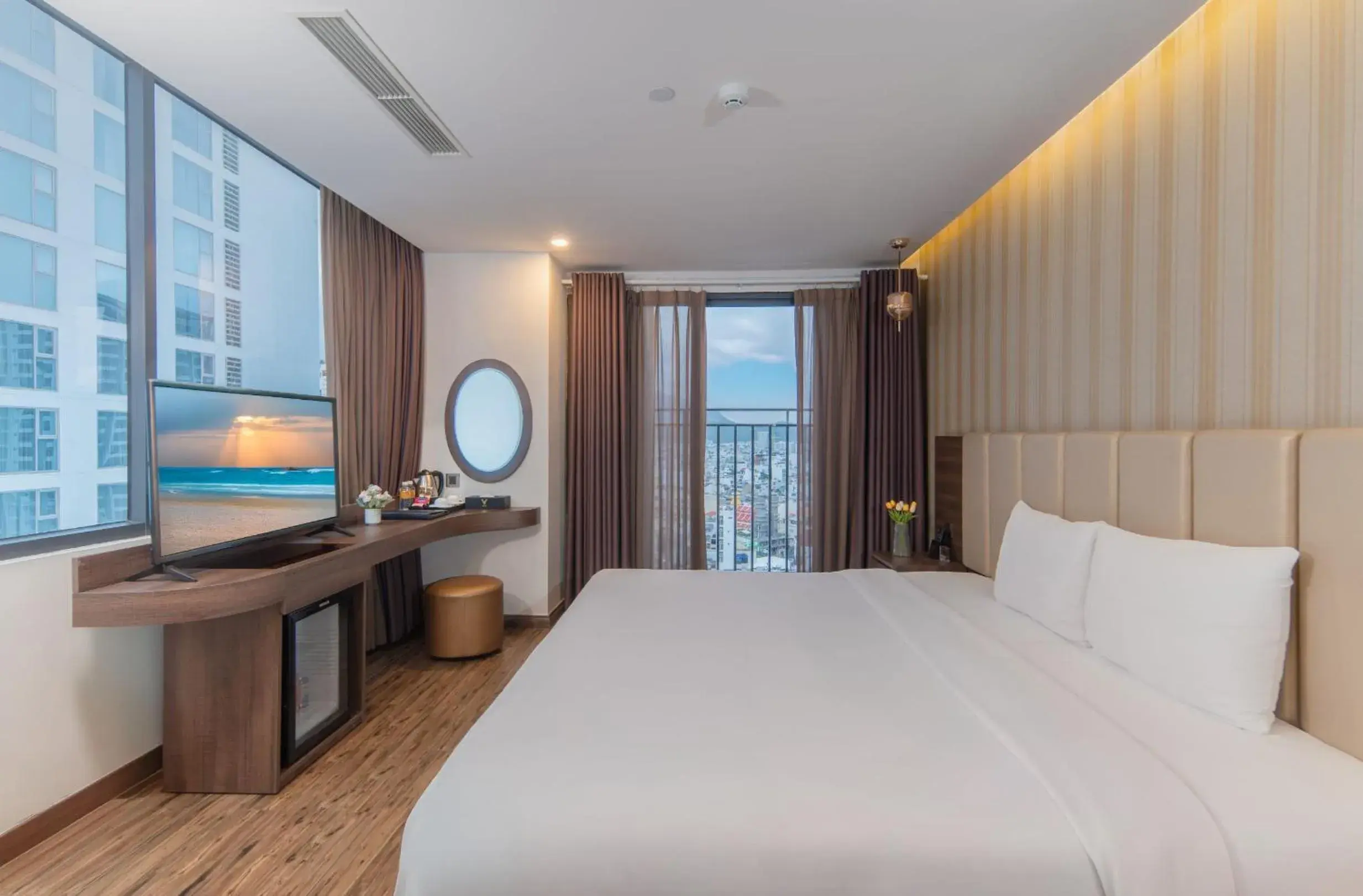 Premier Deluxe Double or Twin Room with Partial Sea View in V Hotel Nha Trang Premier Deluxe Double or Twin Room with Partial Sea View in V Hotel Nha Trang