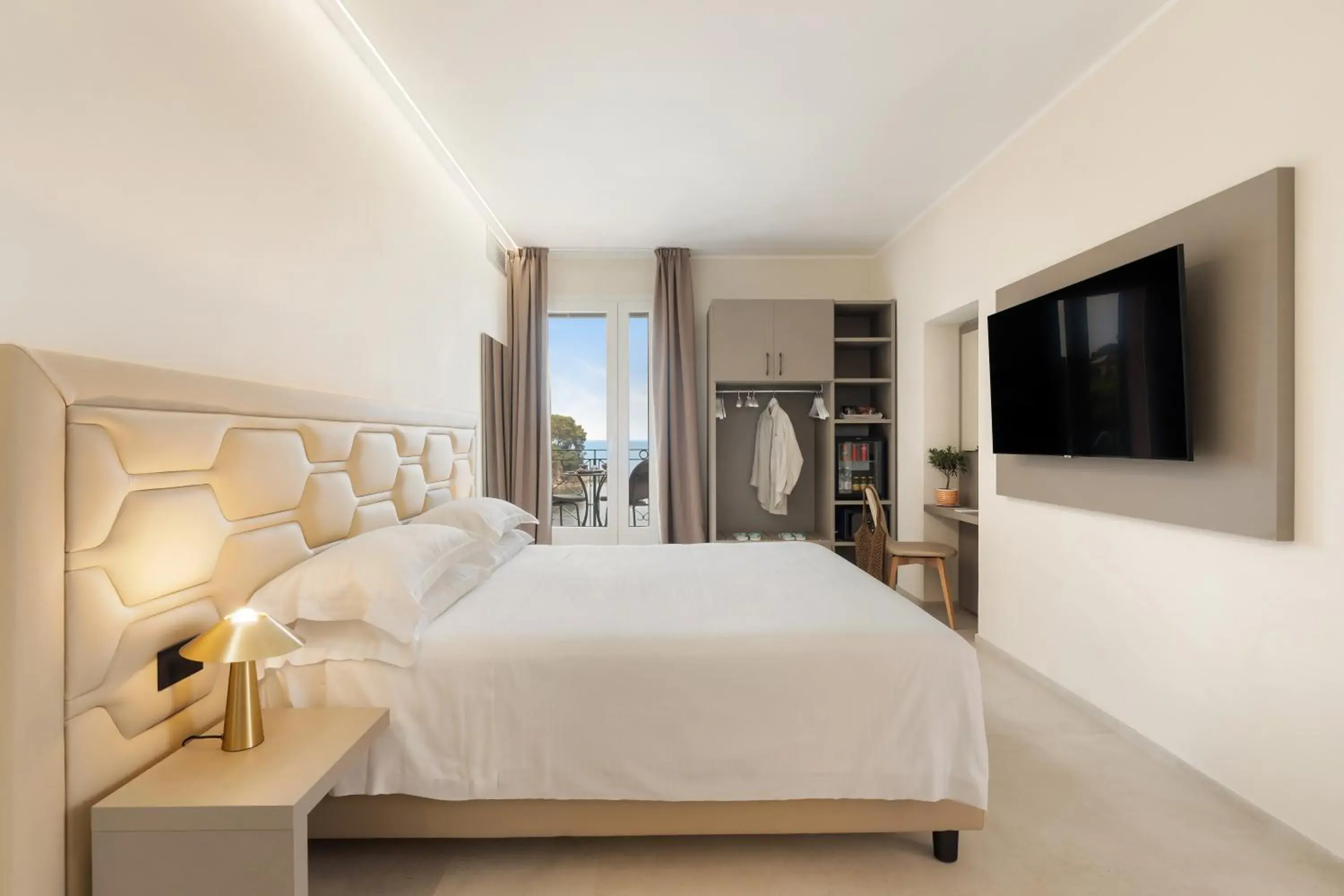 Deluxe Suite with Sea View in Hotel Villa Domizia Deluxe Suite with Sea View in Hotel Villa Domizia