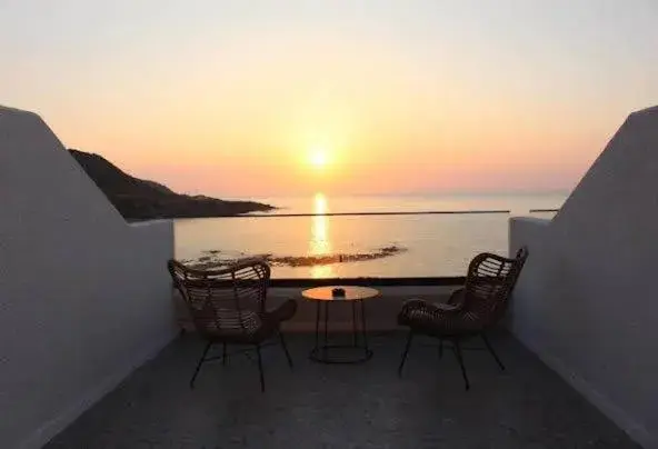 Triple Room with Sea View in E.J. Pyrgos Bay Hotel Triple Room with Sea View in E.J. Pyrgos Bay Hotel