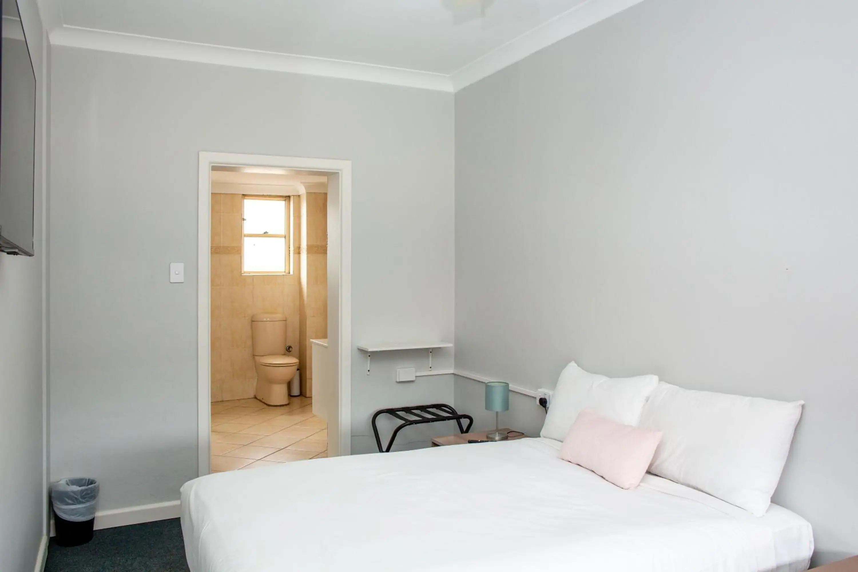 Double Room with Private Bathroom in Five Island Hotel Double Room with Private Bathroom in Five Island Hotel