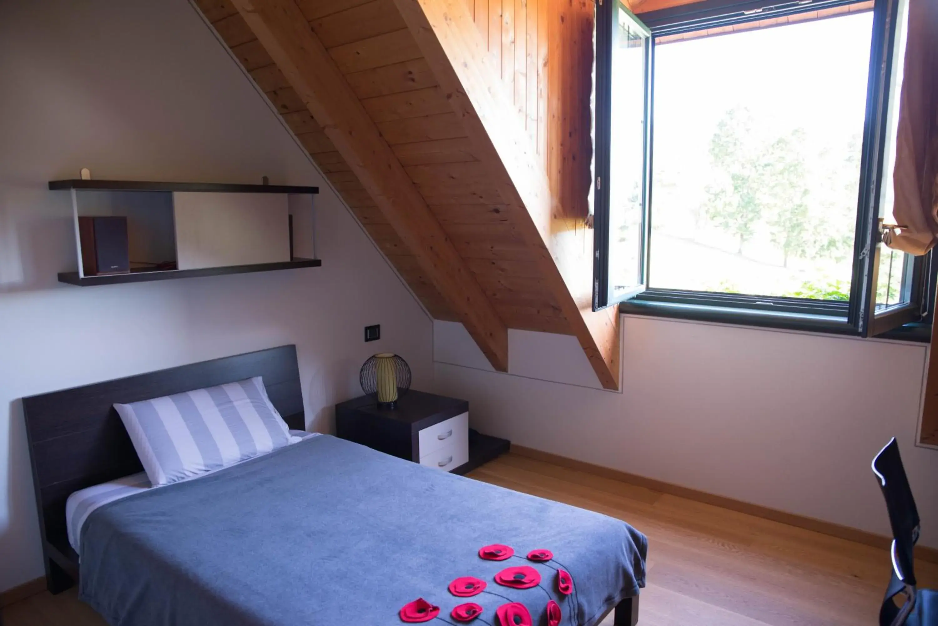 Single Room with Mountain View in B&B La Provenzale Single Room with Mountain View in B&B La Provenzale