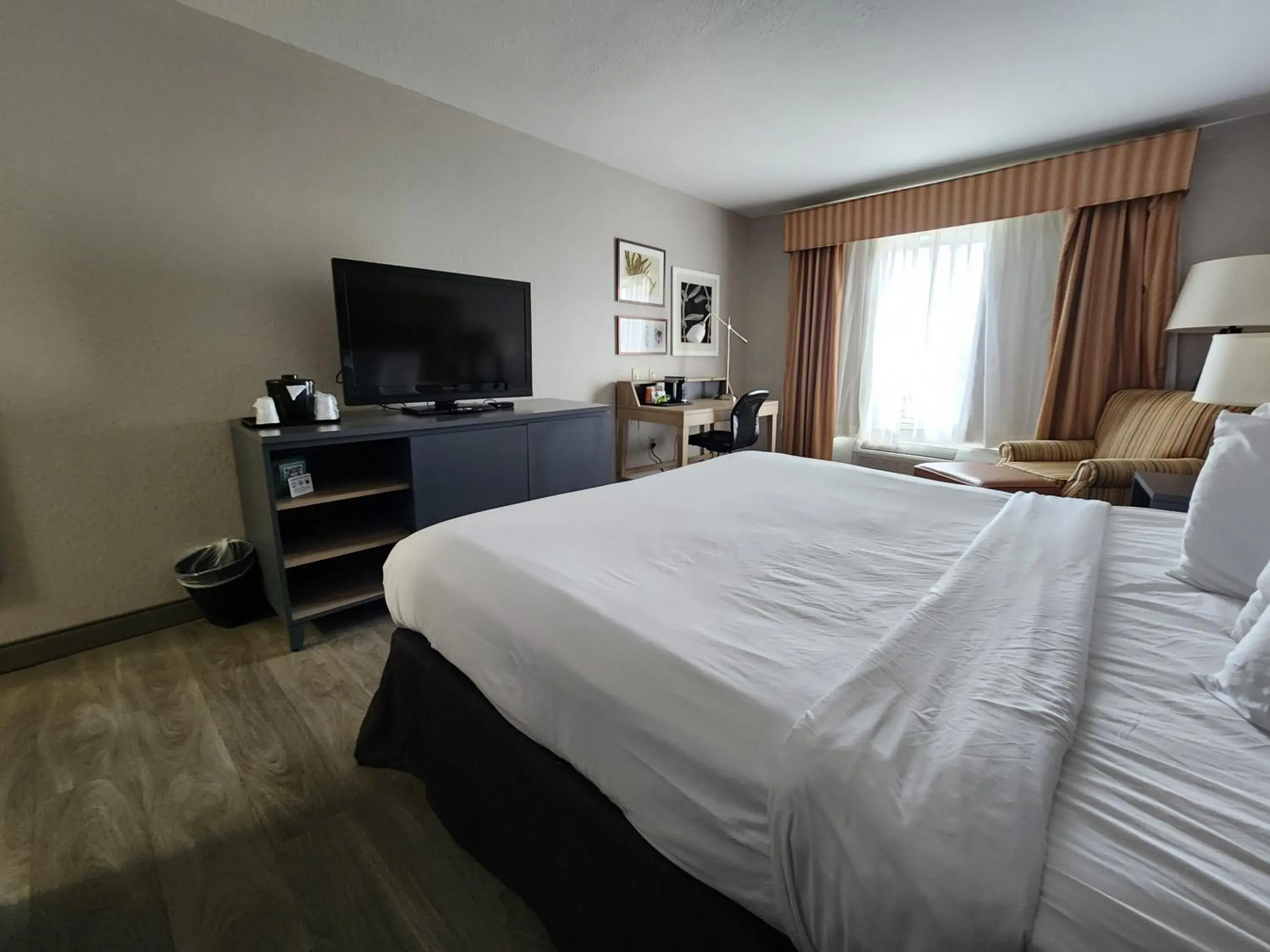 King Room - Non-Smoking in Country Inn & Suites by Radisson, Topeka West, KS King Room - Non-Smoking in Country Inn & Suites by Radisson, Topeka West, KS