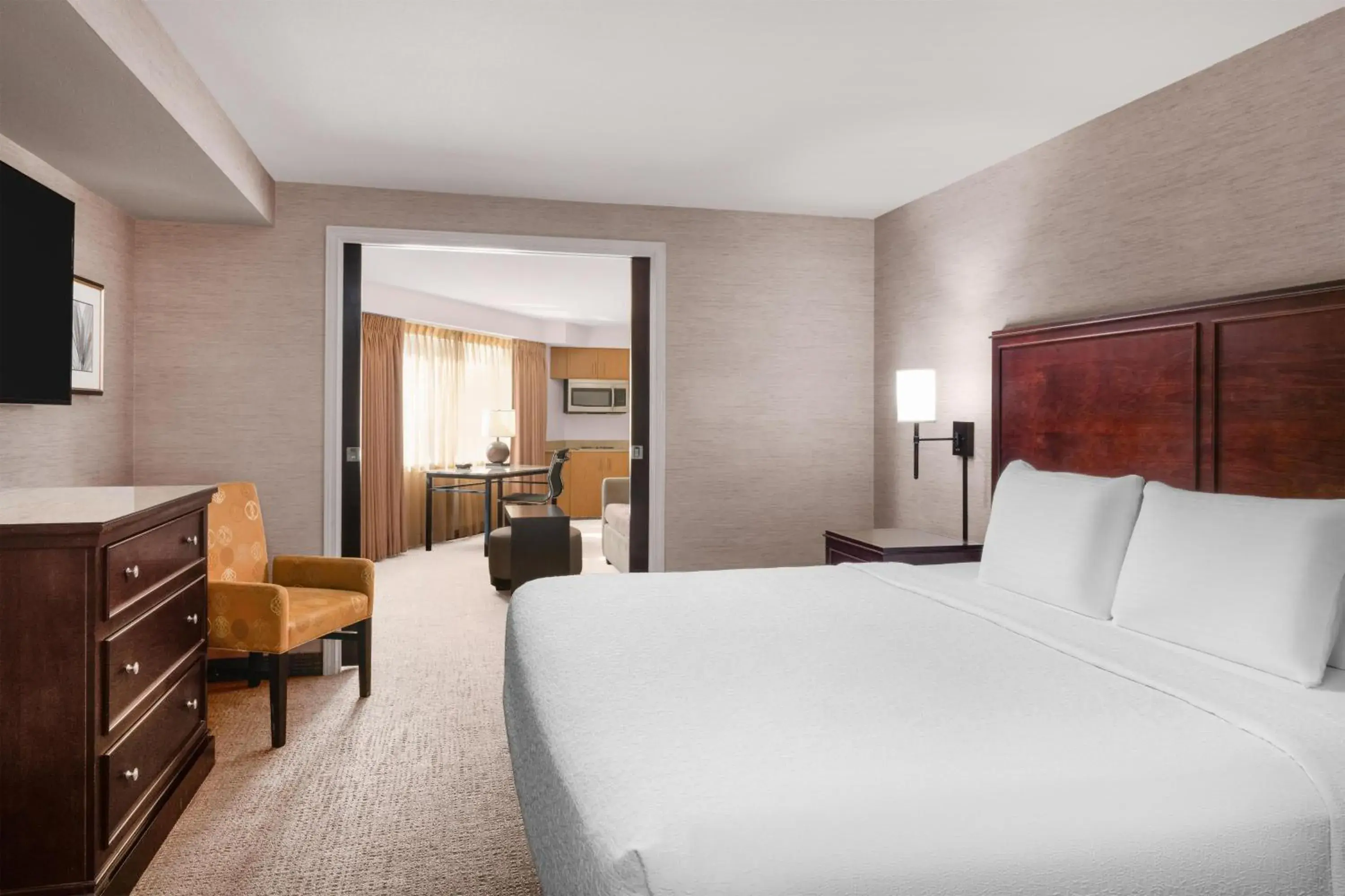 King Suite with Sofa Bed - Disability Access/Non-Smoking in Eastgate Hotel - BW Signature Collection King Suite with Sofa Bed - Disability Access/Non-Smoking in Eastgate Hotel - BW Signature Collection