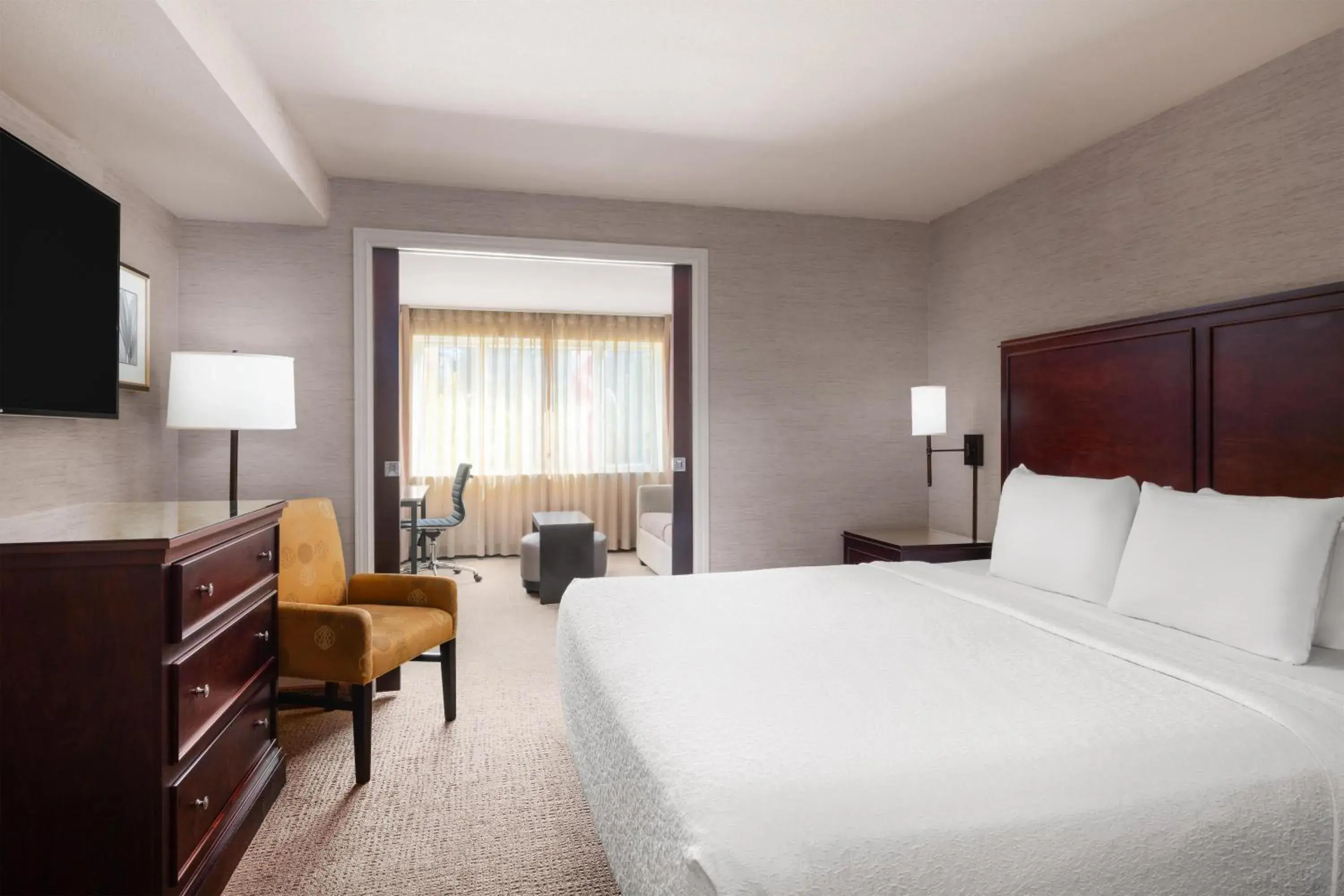 King Suite with Sofa Bed - Non-Smoking in Eastgate Hotel - BW Signature Collection King Suite with Sofa Bed - Non-Smoking in Eastgate Hotel - BW Signature Collection