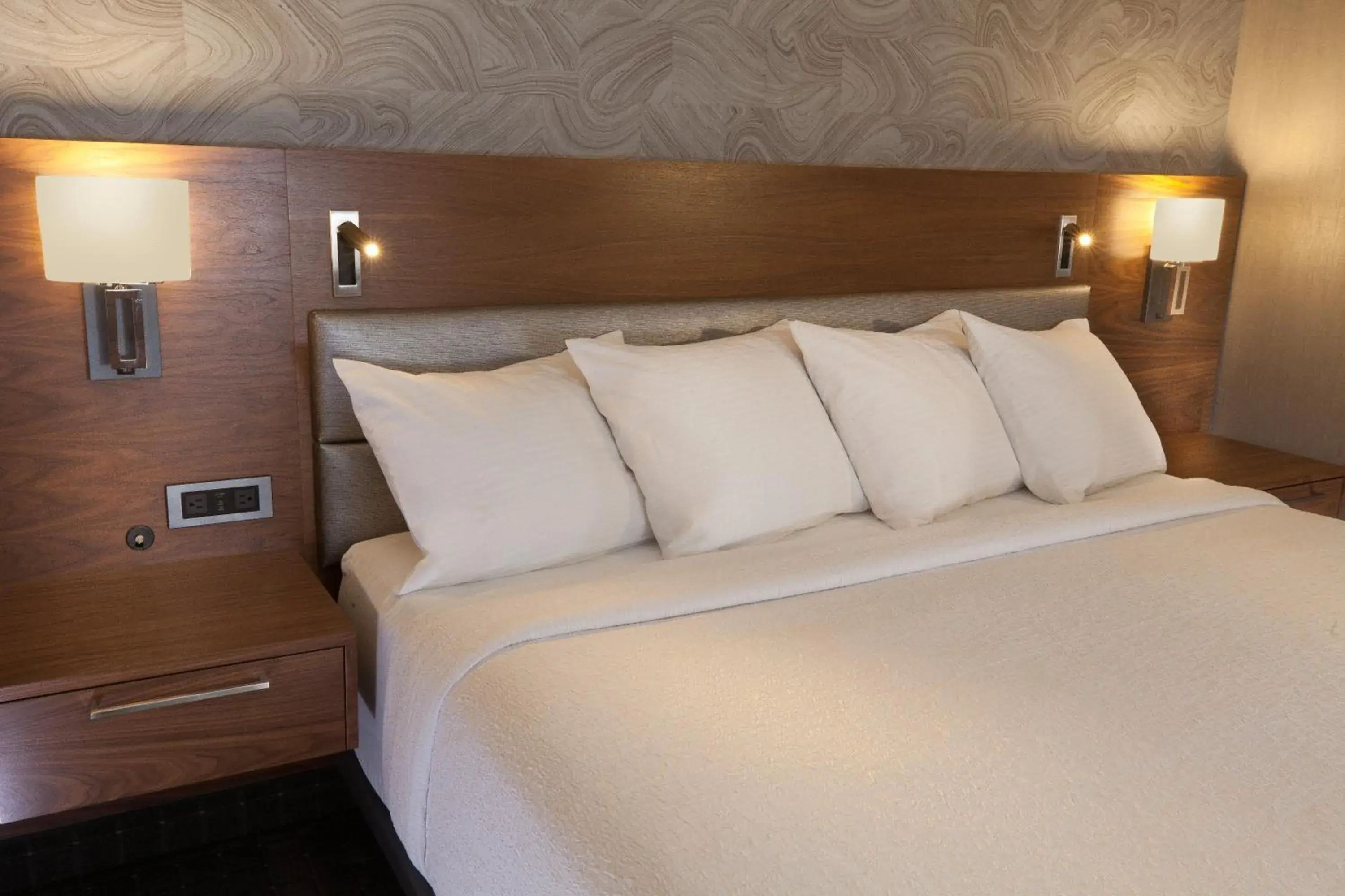 King Room with City View in Silver Cloud Hotel - Mukilteo Waterfront King Room with City View in Silver Cloud Hotel - Mukilteo Waterfront