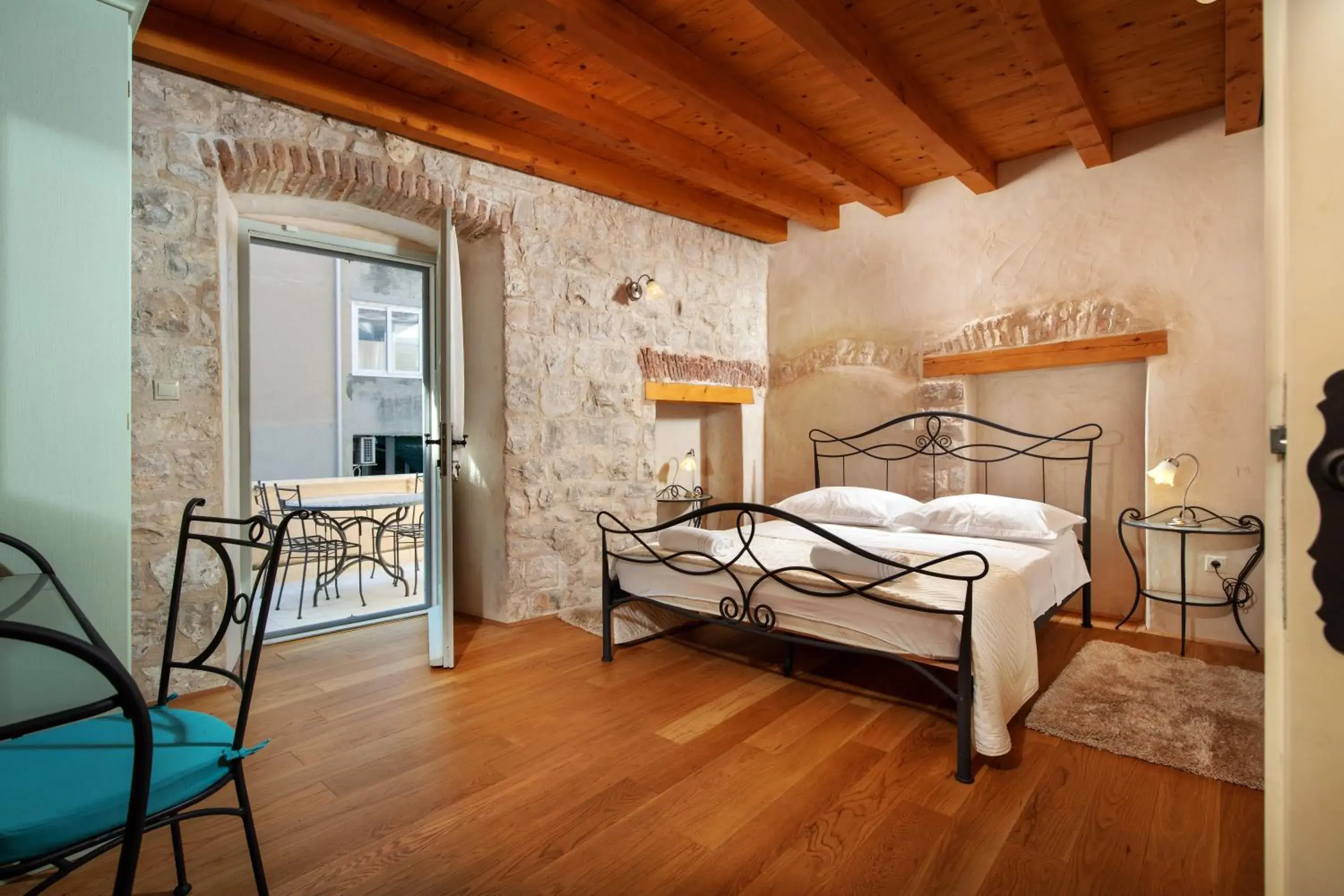 Two-Bedroom Apartment with Balcony (6 Adults) in Villa Mama - Traditional Apartments in Omis, free parking Two-Bedroom Apartment with Balcony (6 Adults) in Villa Mama - Traditional Apartments in Omis, free parking