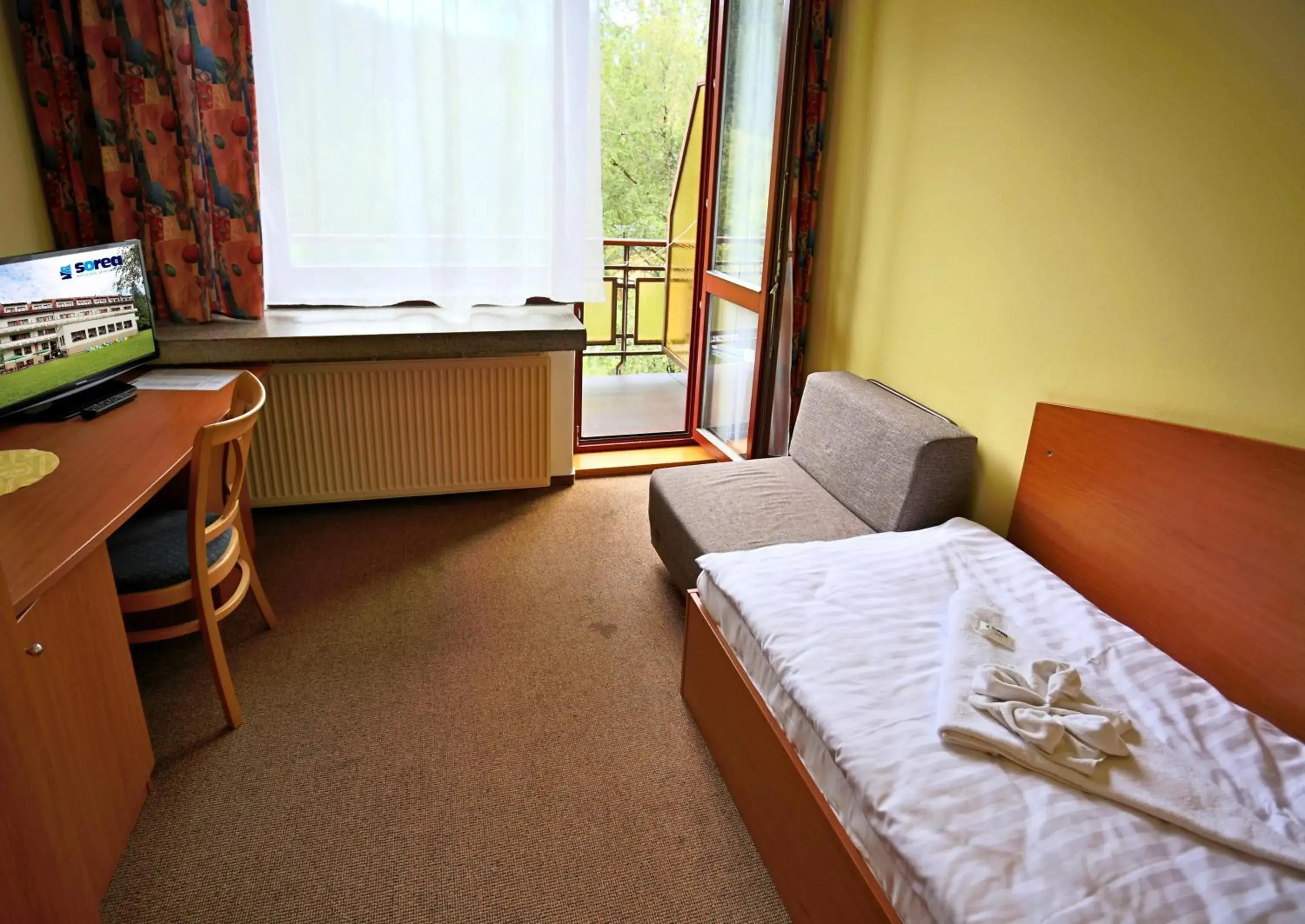 Classic Single Room with Extra Bed - single occupancy in Hotel SOREA ĎUMBIER Classic Single Room with Extra Bed - single occupancy in Hotel SOREA ĎUMBIER