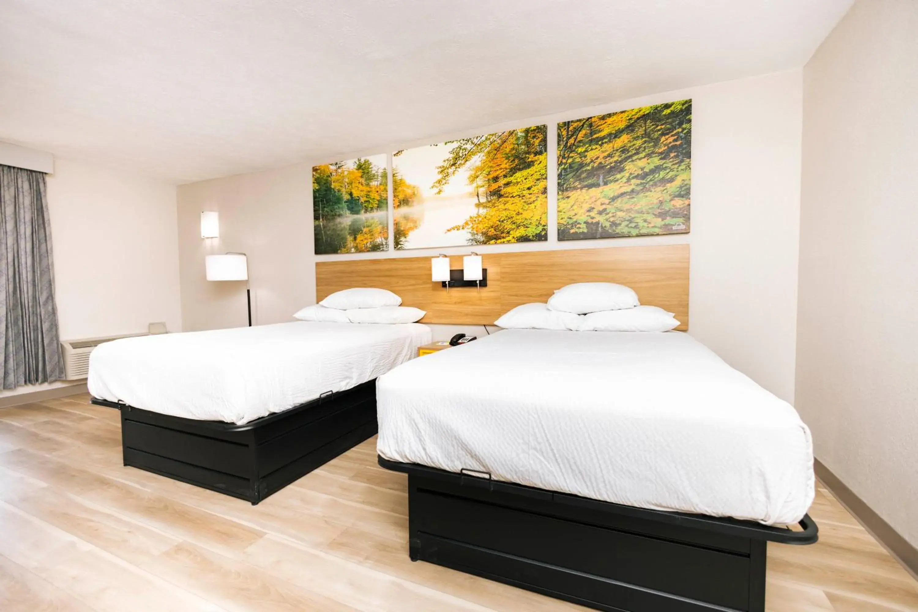 Modern Double Room with Two Double Beds - Mobility Accessible/Non-Smoking in Days Inn by Wyndham Cincinnati East Modern Double Room with Two Double Beds - Mobility Accessible/Non-Smoking in Days Inn by Wyndham Cincinnati East