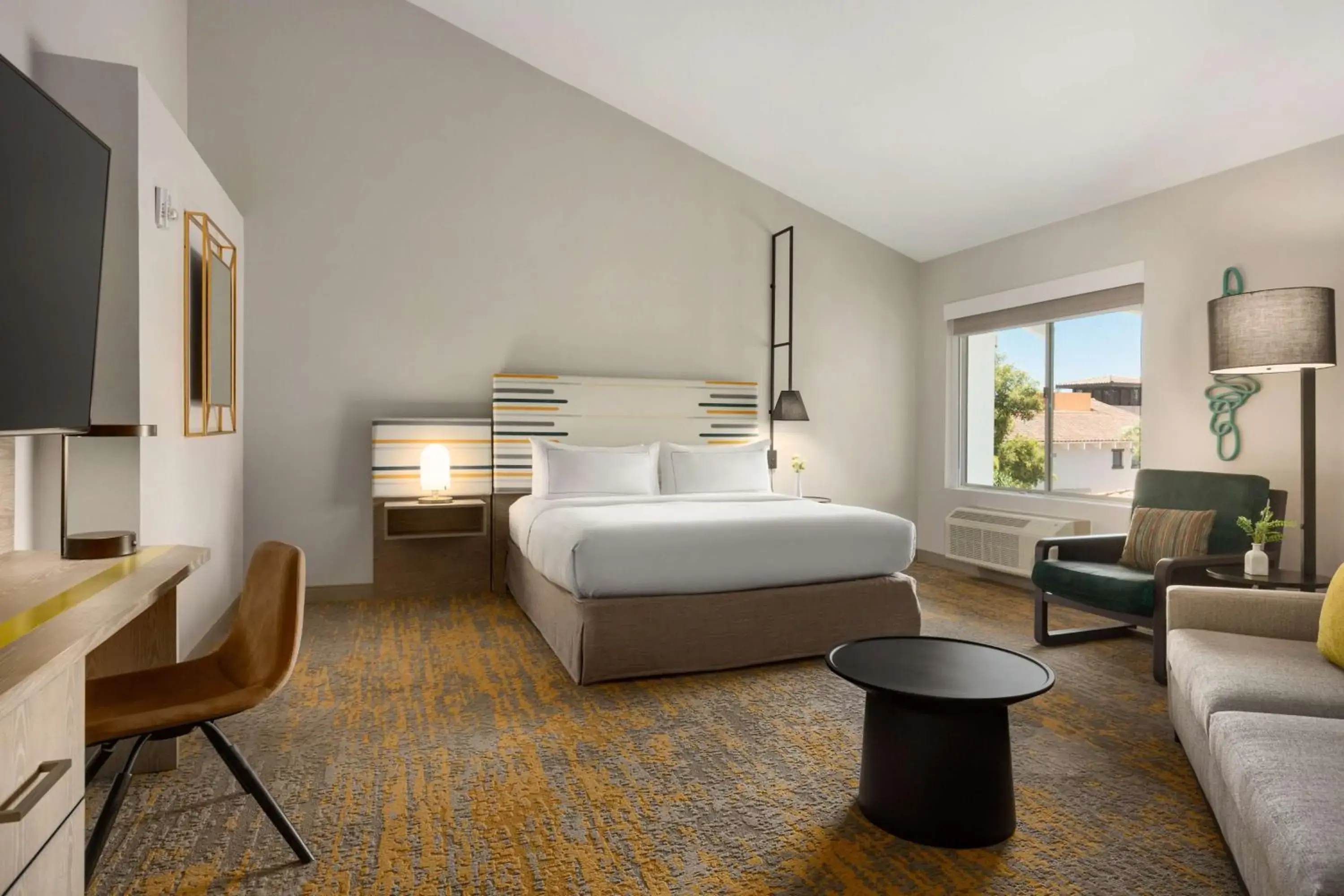 King Room with Roll-In Shower - Mobility and Hearing Access in DoubleTree by Hilton Campbell - Pruneyard Plaza King Room with Roll-In Shower - Mobility and Hearing Access in DoubleTree by Hilton Campbell - Pruneyard Plaza