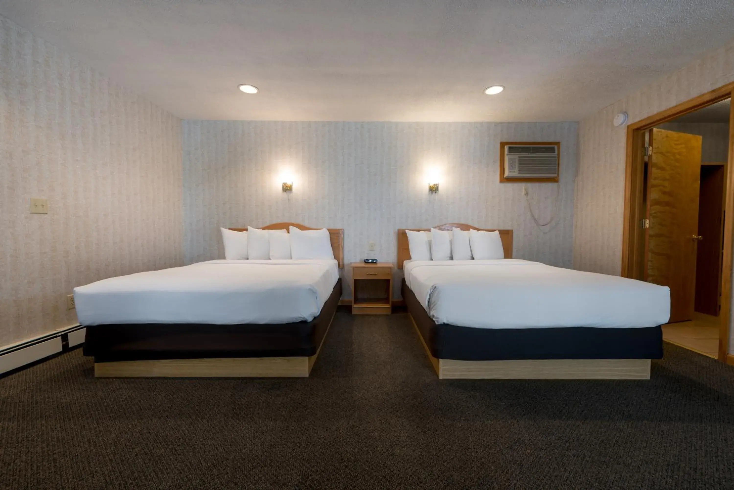 2 Queen Beds Deluxe Non-Smoking in Americas Best Value Inn & Suites Lake George 2 Queen Beds Deluxe Non-Smoking in Americas Best Value Inn & Suites Lake George