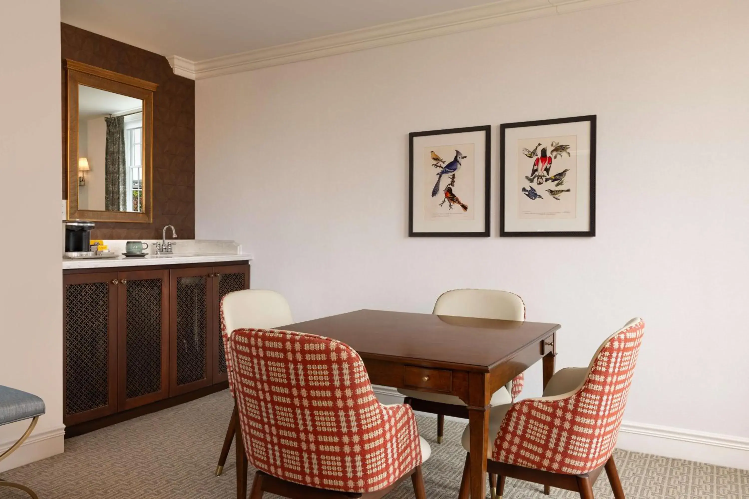 Premium Queen Suite in Hotel Roanoke & Conference Center, Curio Collection by Hilton Premium Queen Suite in Hotel Roanoke & Conference Center, Curio Collection by Hilton