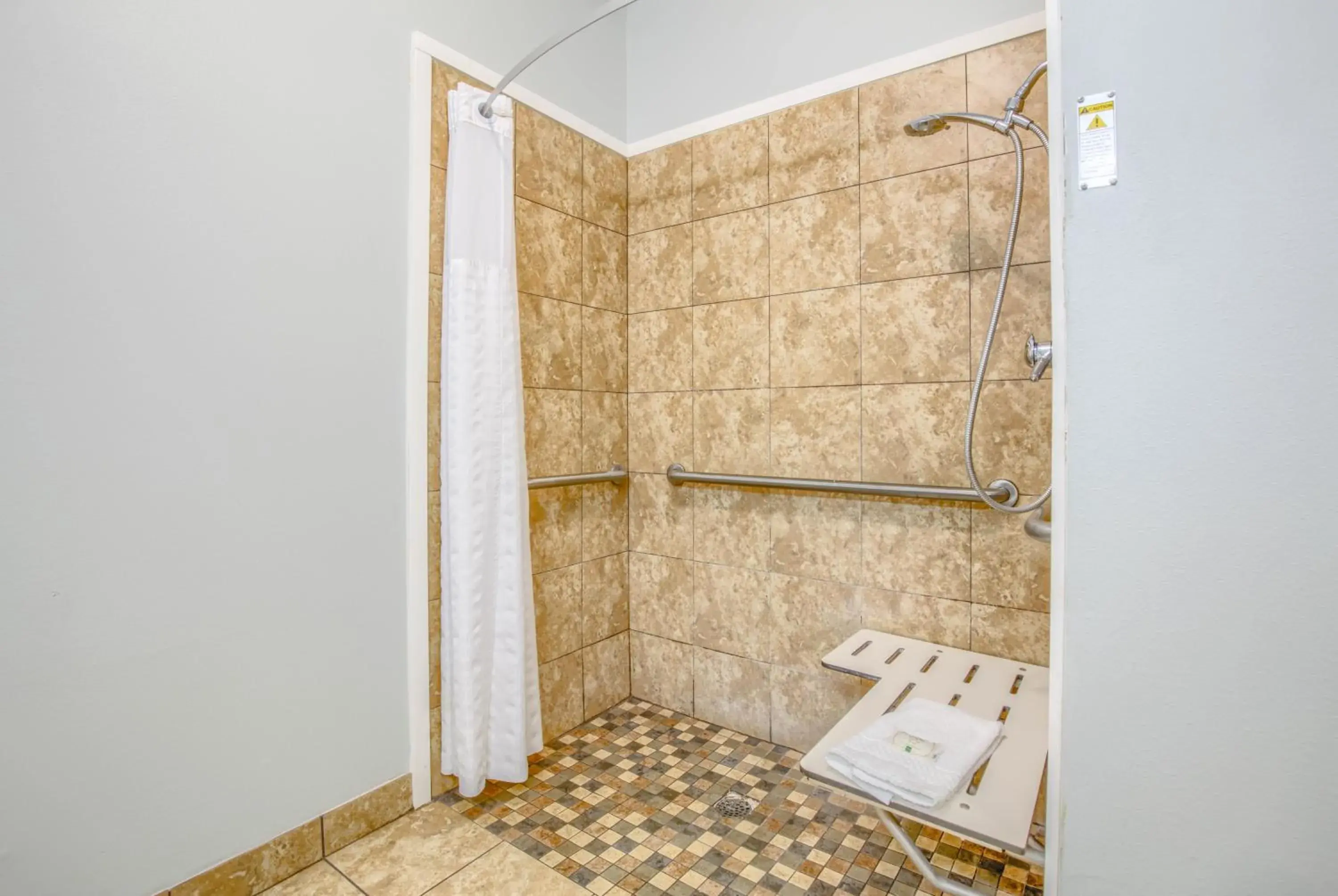 Queen Room with Two Queen Beds - Accessible/Non-Smoking in Quality Inn Gulf Shores Airport Queen Room with Two Queen Beds - Accessible/Non-Smoking in Quality Inn Gulf Shores Airport