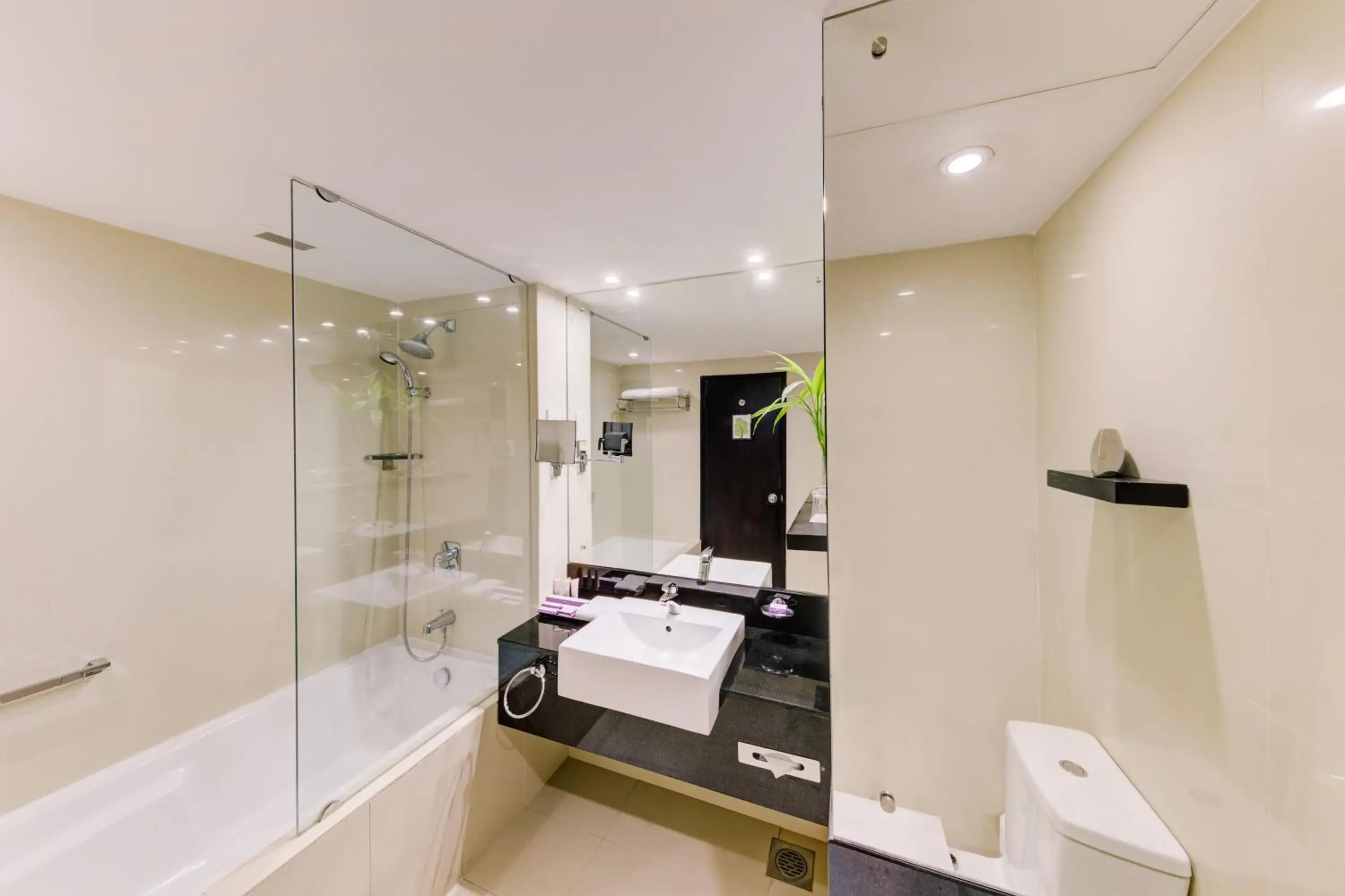 Superior King Room in Cinnamon Lakeside Superior King Room in Cinnamon Lakeside