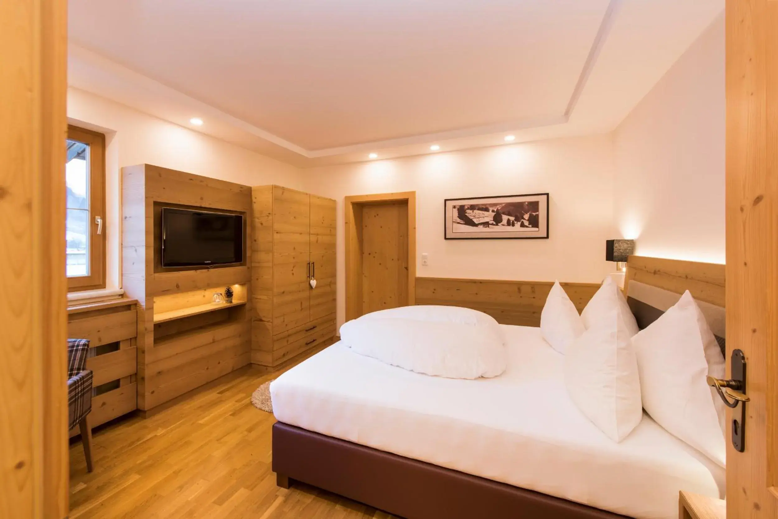 Double Room with Mountain View in Hotel Brunnenhof Double Room with Mountain View in Hotel Brunnenhof